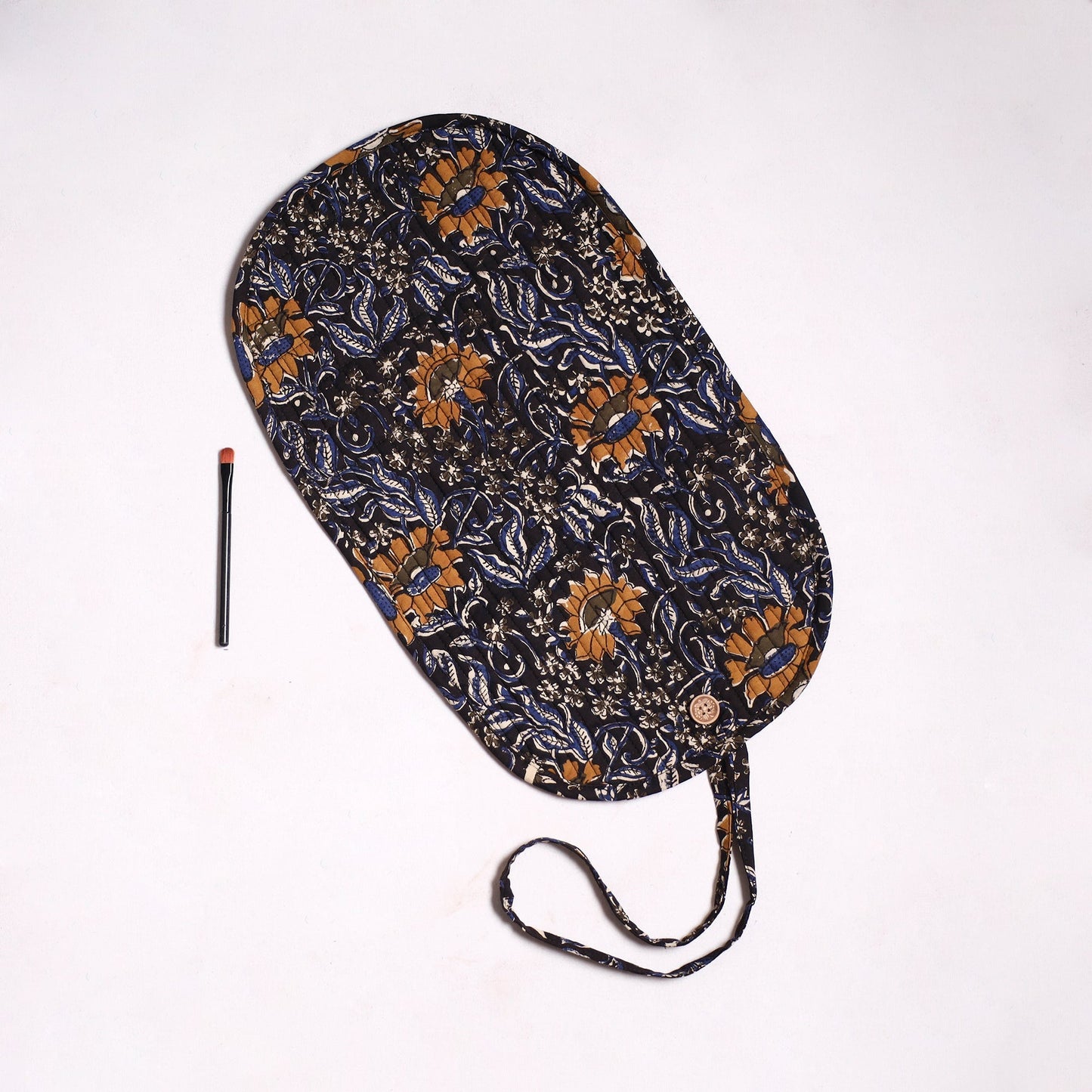 Handmade multipurpose segmented make-up brush wrap