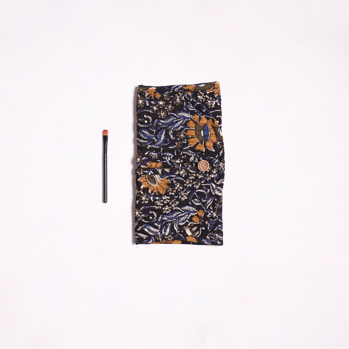 Handmade multipurpose segmented make-up brush wrap