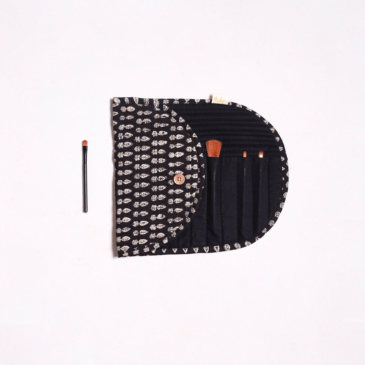 Handmade multipurpose segmented make-up brush wrap