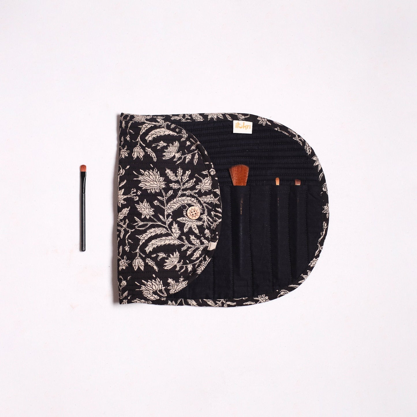 Handmade multipurpose segmented make-up brush wrap