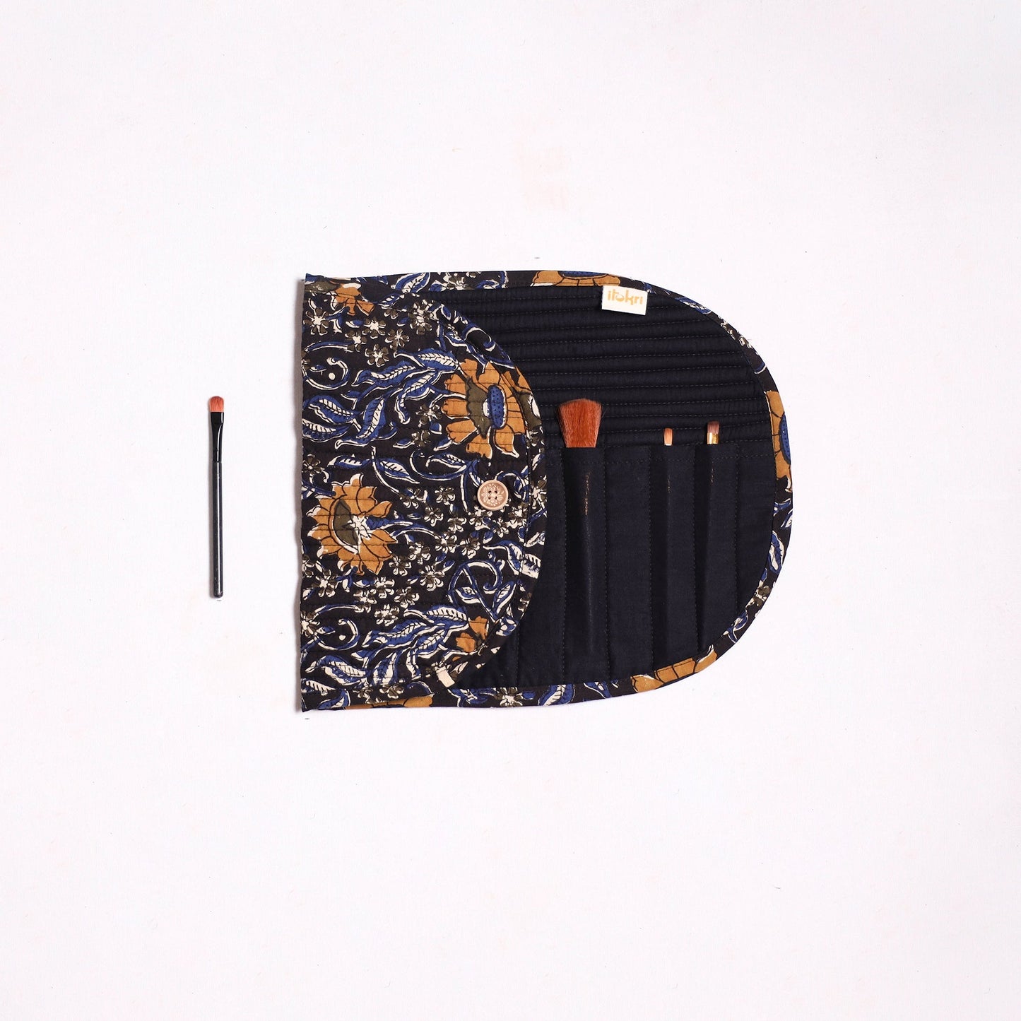 Handmade multipurpose segmented make-up brush wrap
