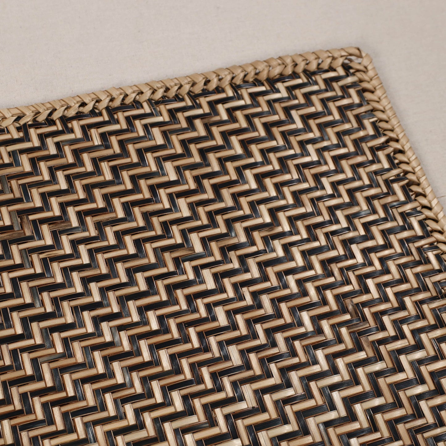 Handmade Water Hyacinth Placemat with Border from Assam (18 x 13 in)