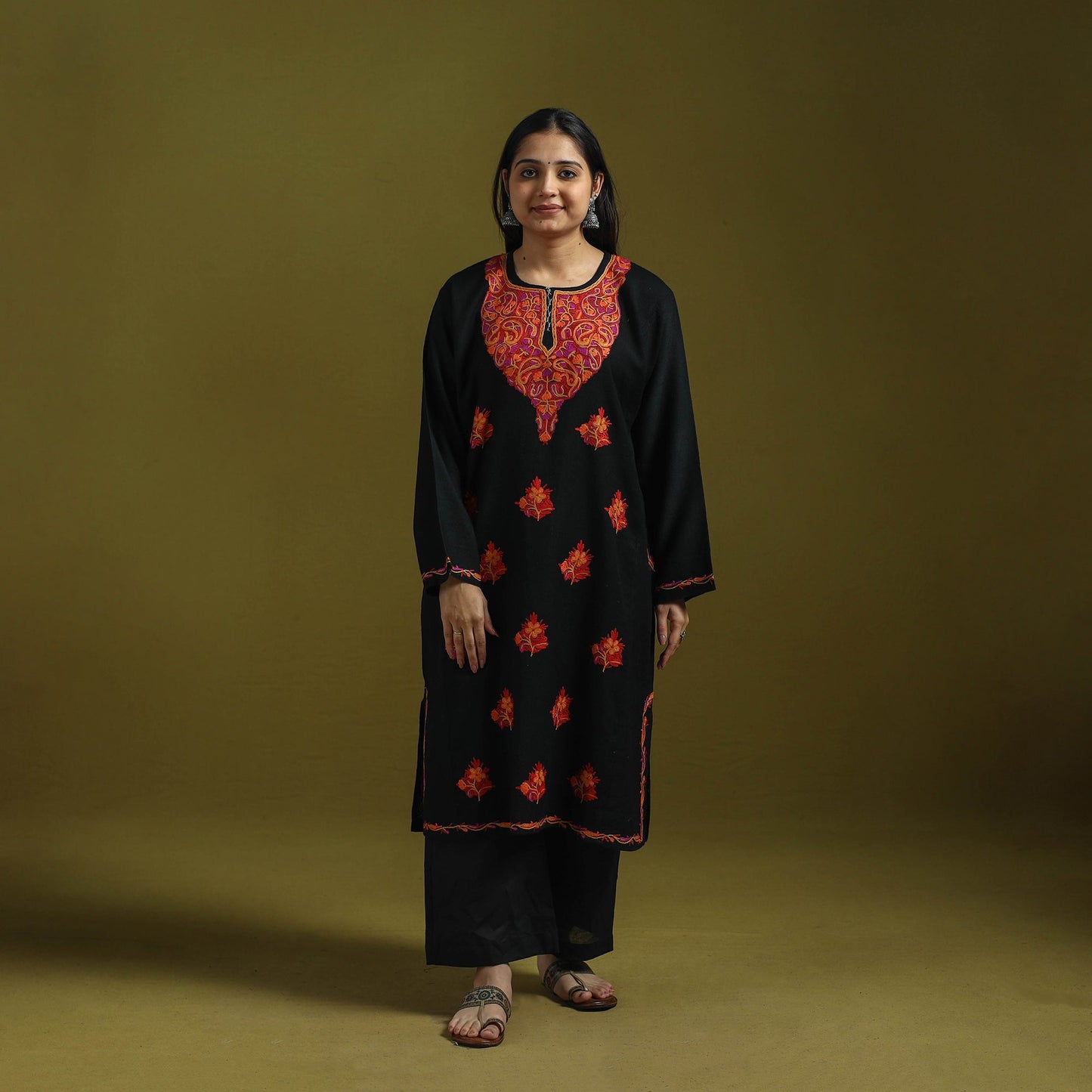 Handwoven aari hand embroidered kashmiri pure wool pheran