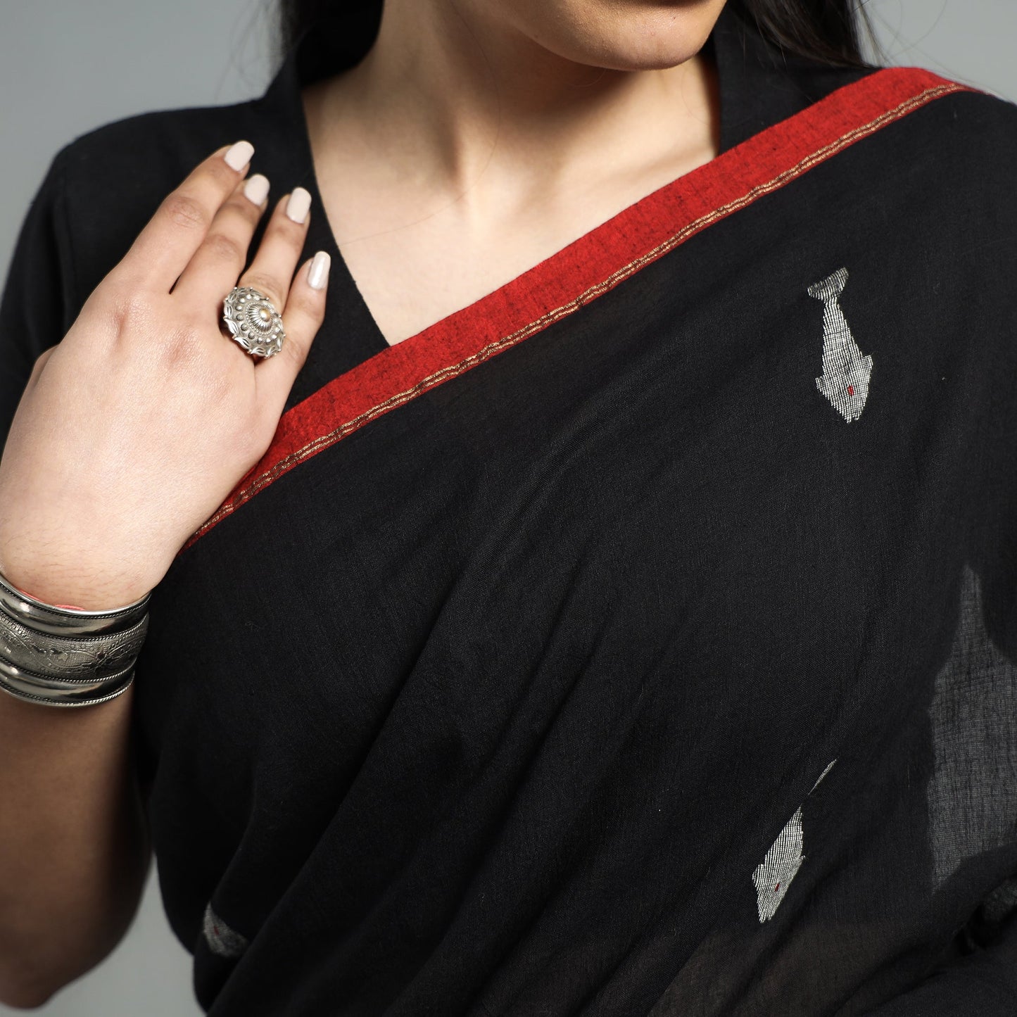 Black Handwoven Cotton Phulia Bengal Jamdani Saree