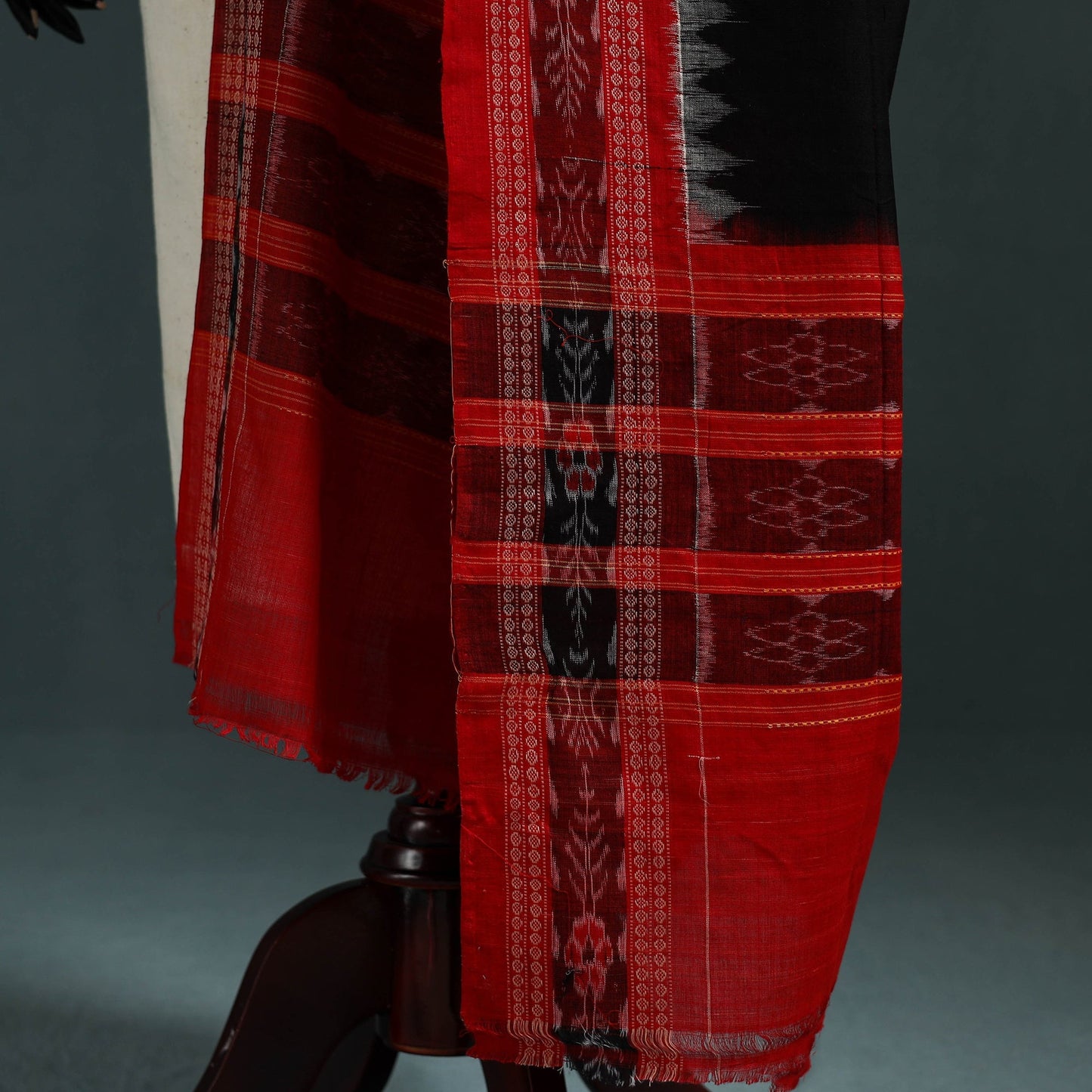 Ikat handloom cotton sambalpuri dupatta 01 - handcrafted