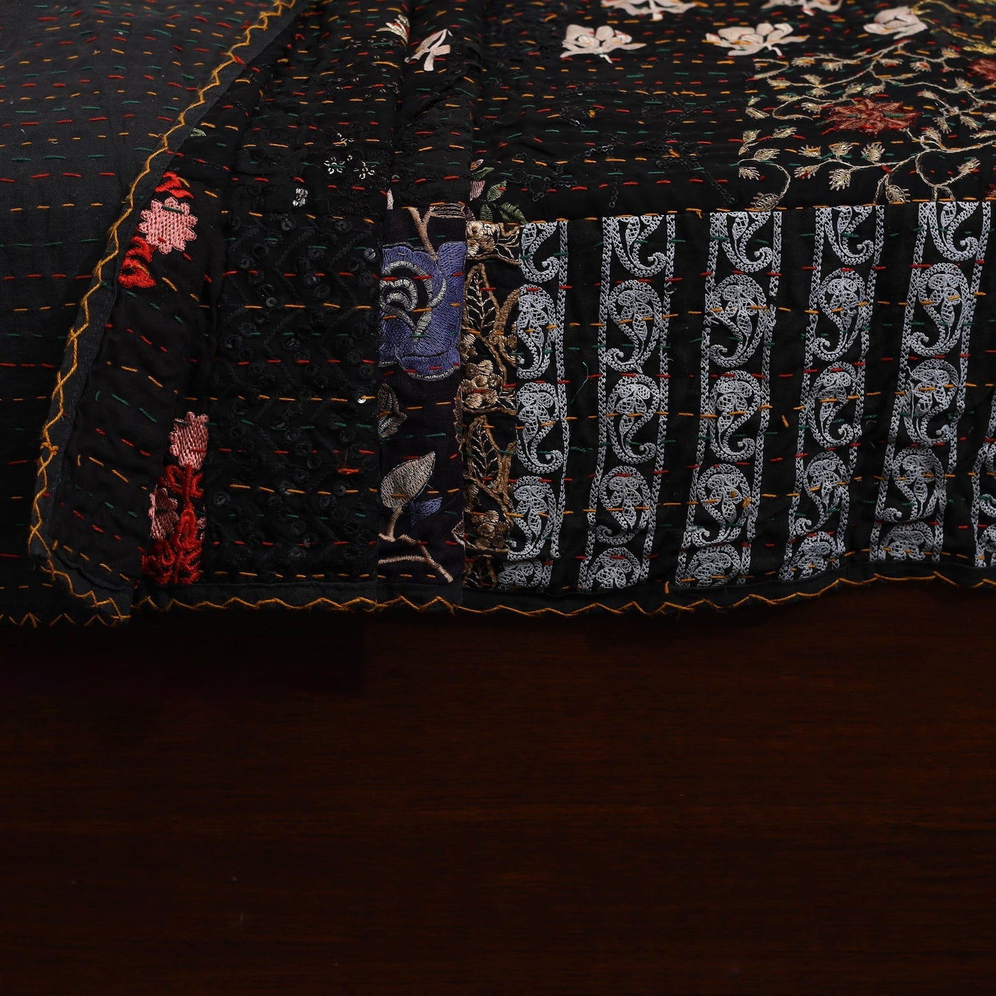 Khambadiya tagai patchwork quilt / gudri / blanket (108 x