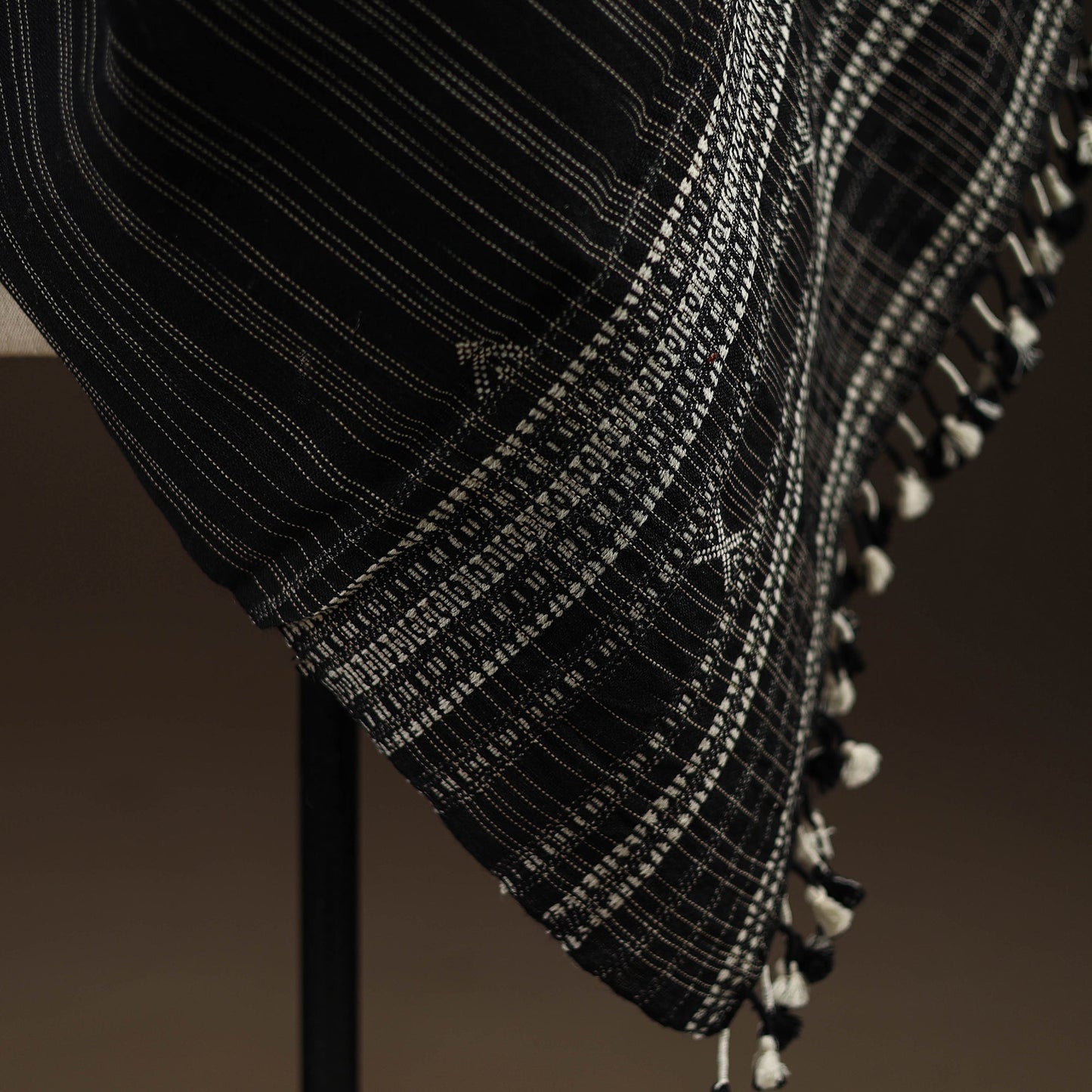 Kutch bhujodi handwoven merino wool shawl 109 - handcrafted