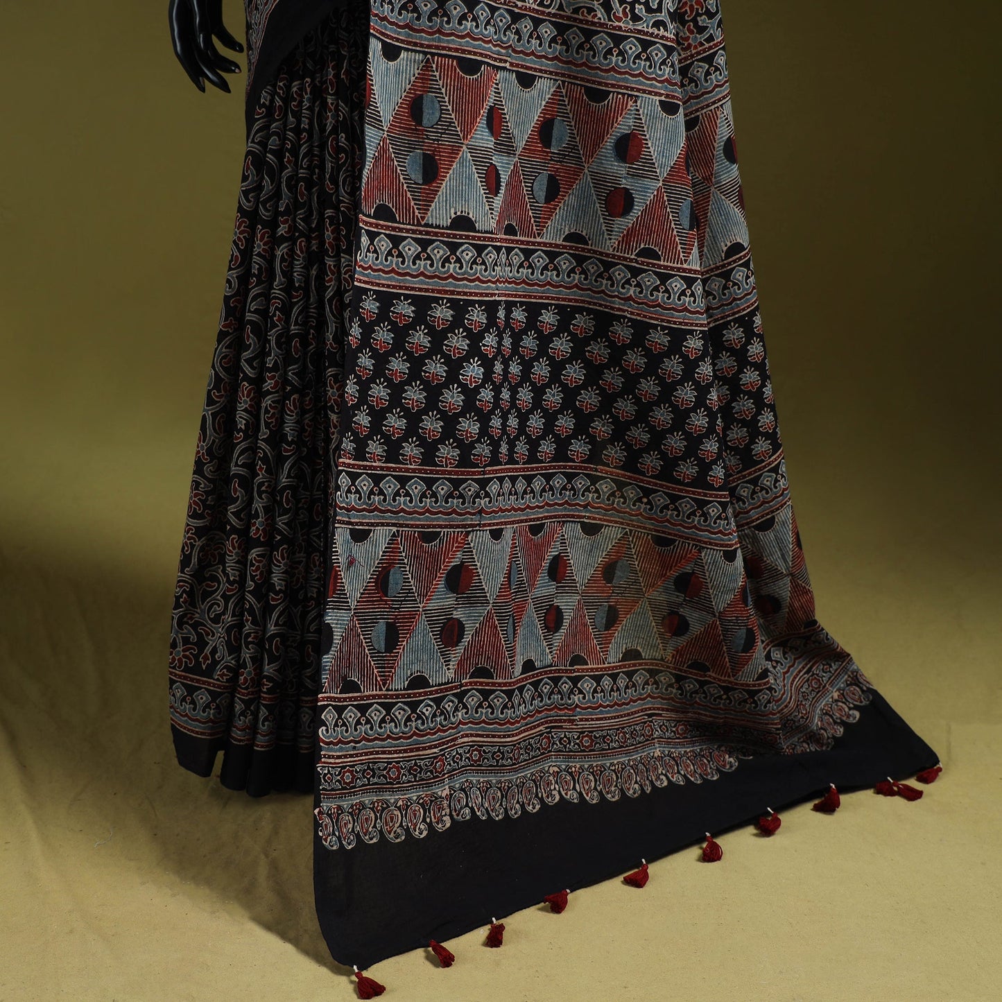 Kutch hand block print natural dyed pure mul cotton ajrakh