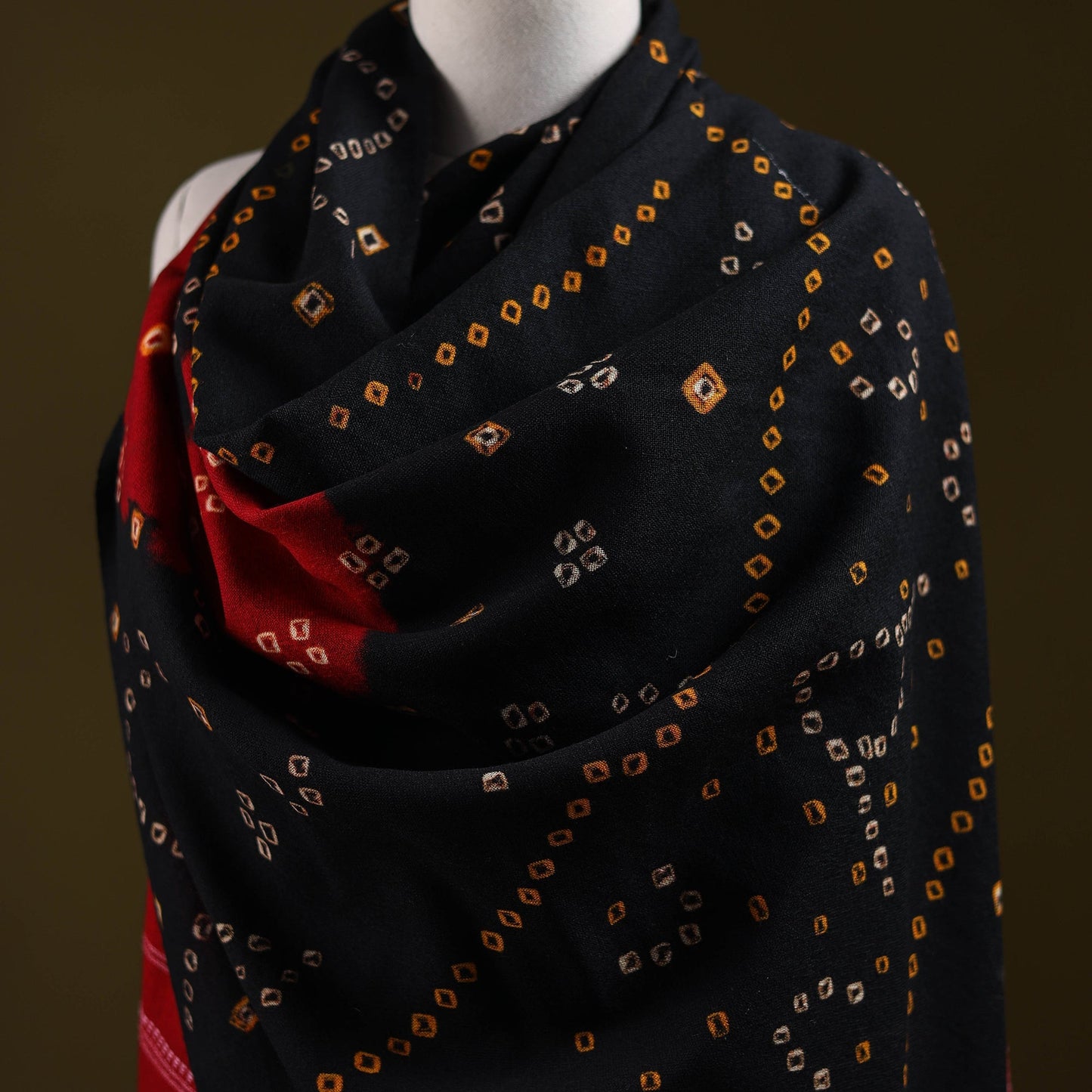 Kutch handwoven merino wool tie-dye bandhani shawl 01