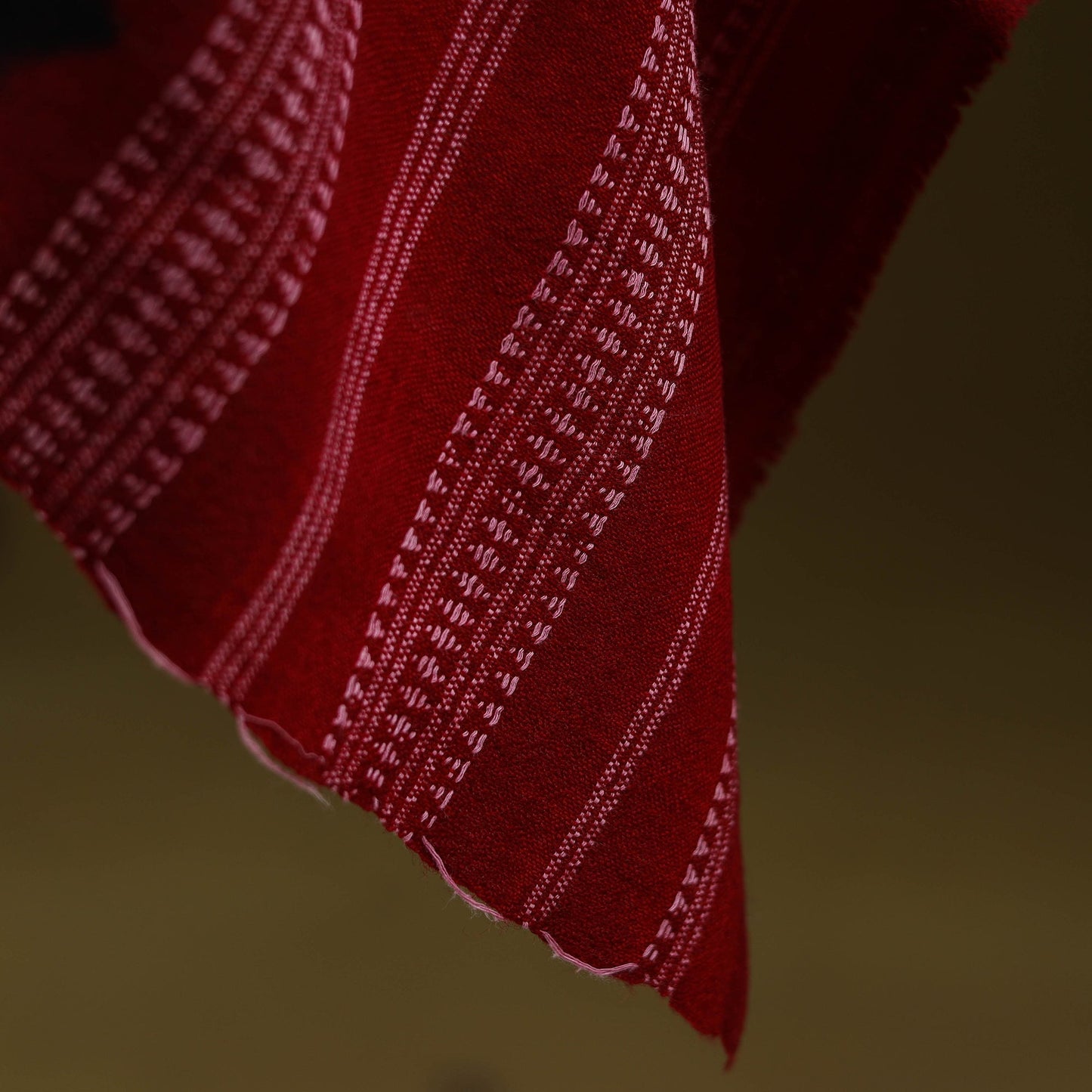 Kutch handwoven merino wool tie-dye bandhani shawl 01