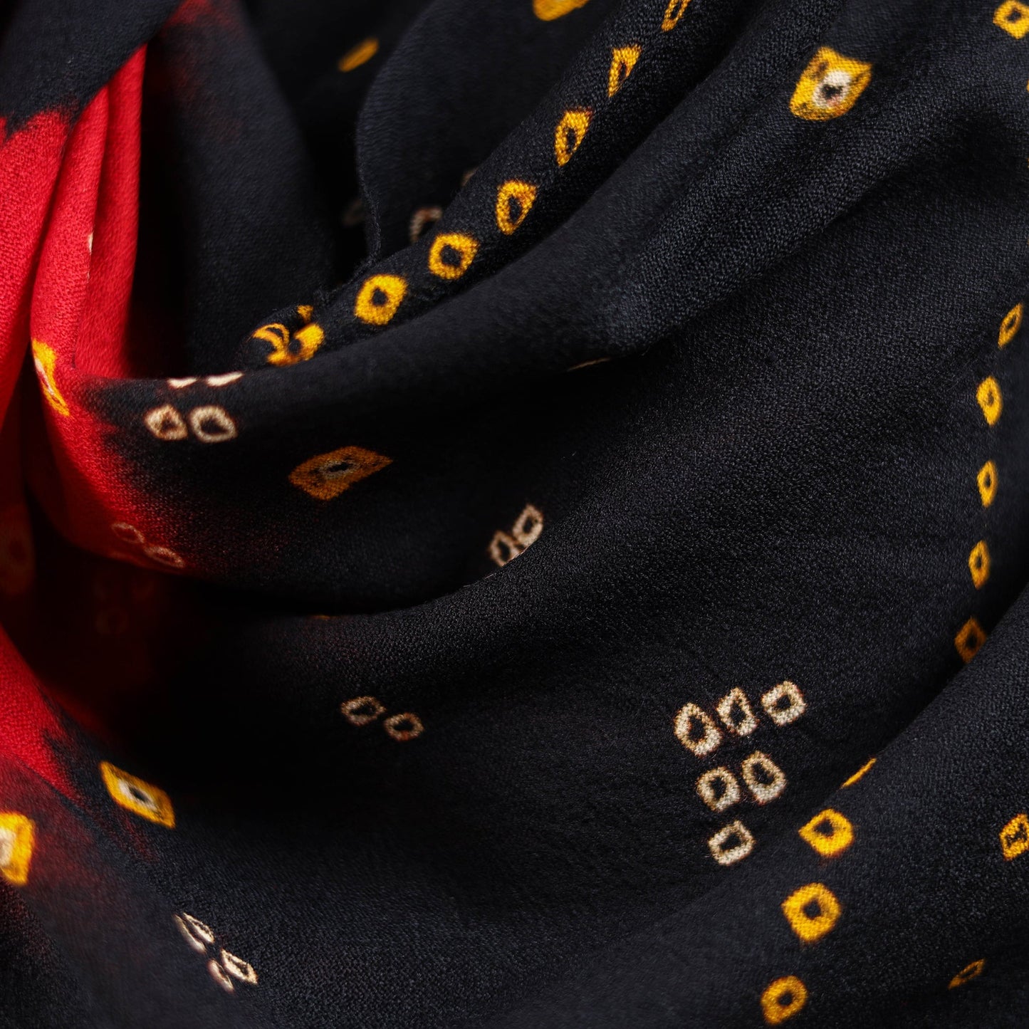 Kutch handwoven merino wool tie-dye bandhani shawl 02