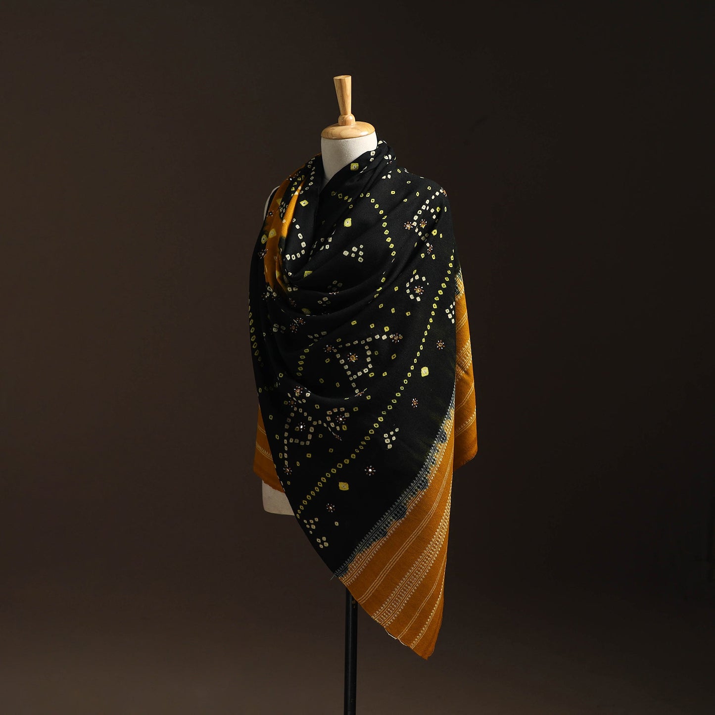 Kutch mirror work handwoven bandhani bagida woolen shawl 27