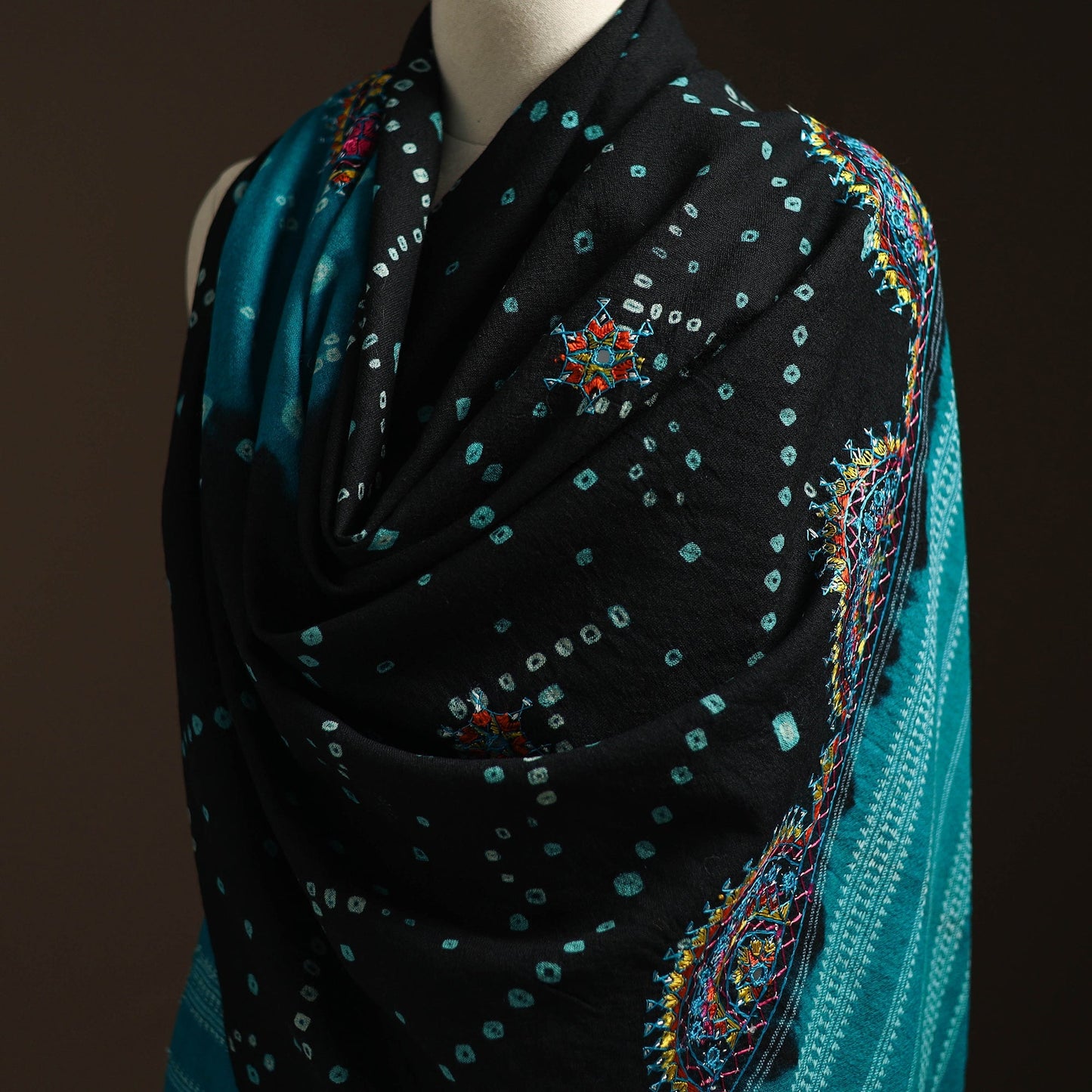 Kutch mirror work handwoven neran embroidery bandhani