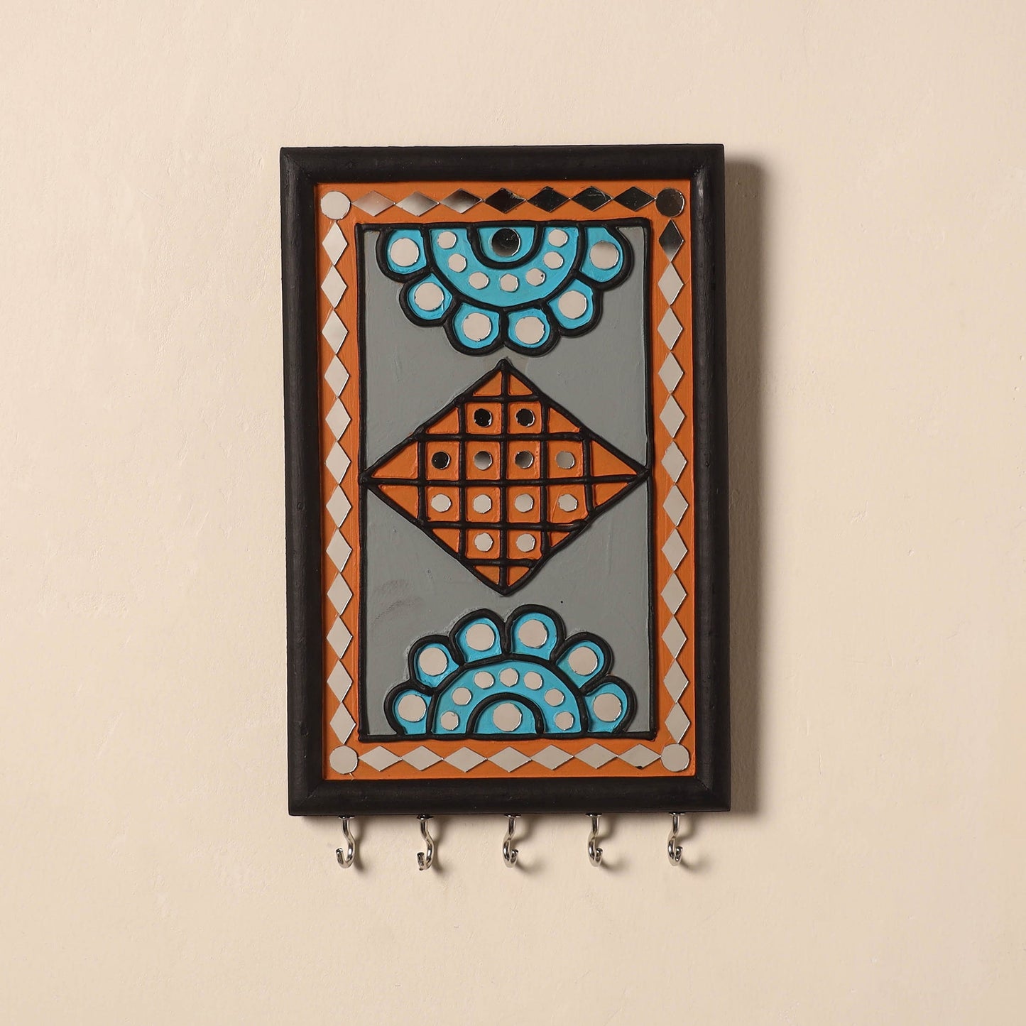 Kutch mud mirror work lippan art key holder (9 x 6 in) 38