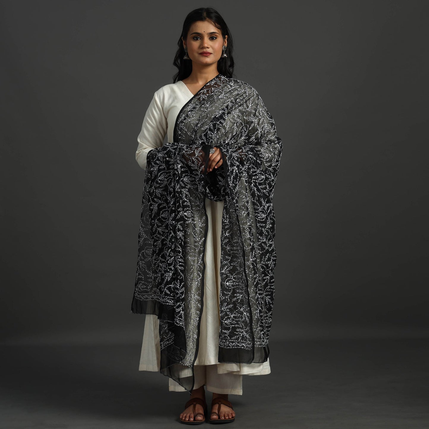 Lucknow Chikankari Tepchi Embroidery Georgette Dupatta 05