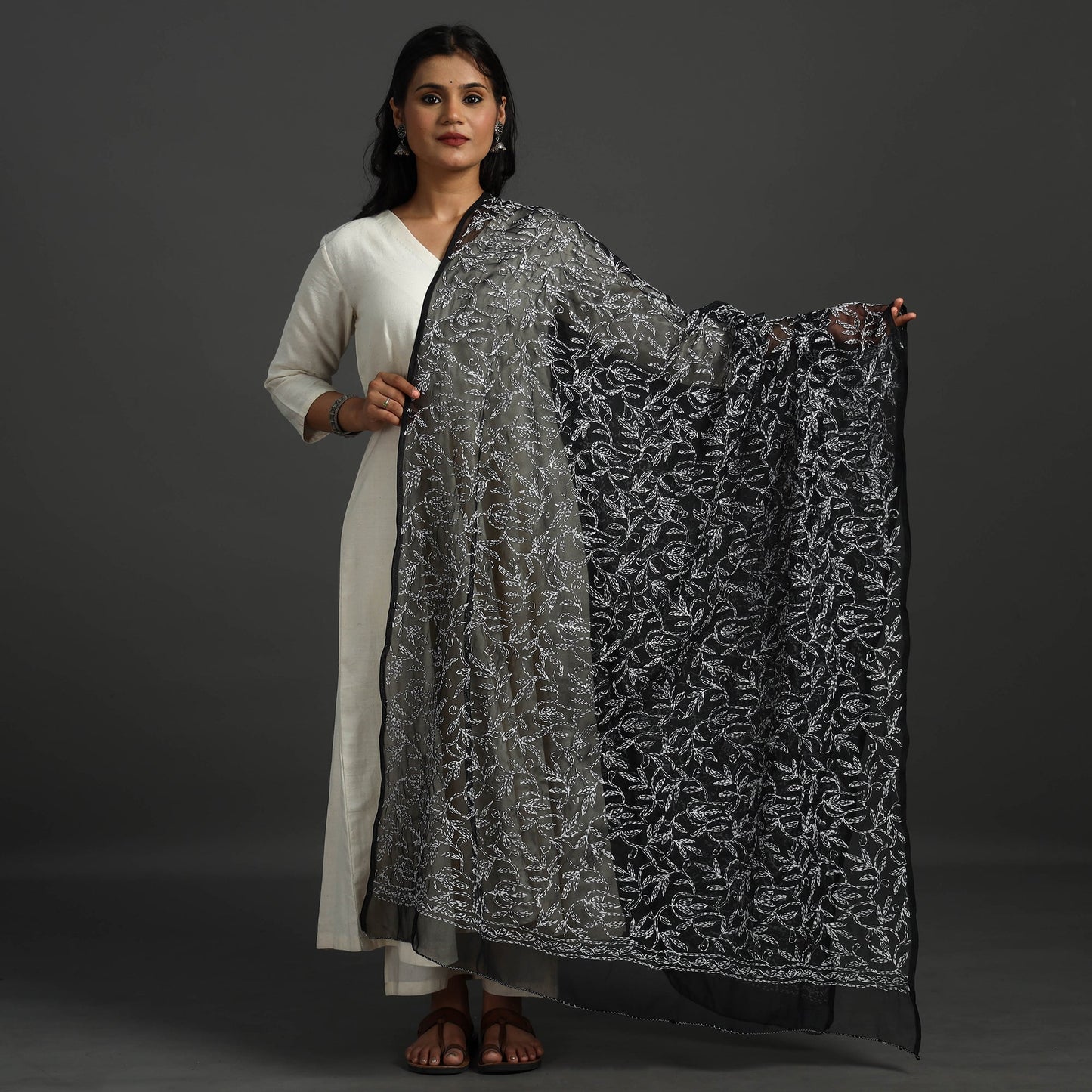 Lucknow Chikankari Tepchi Embroidery Georgette Dupatta 05
