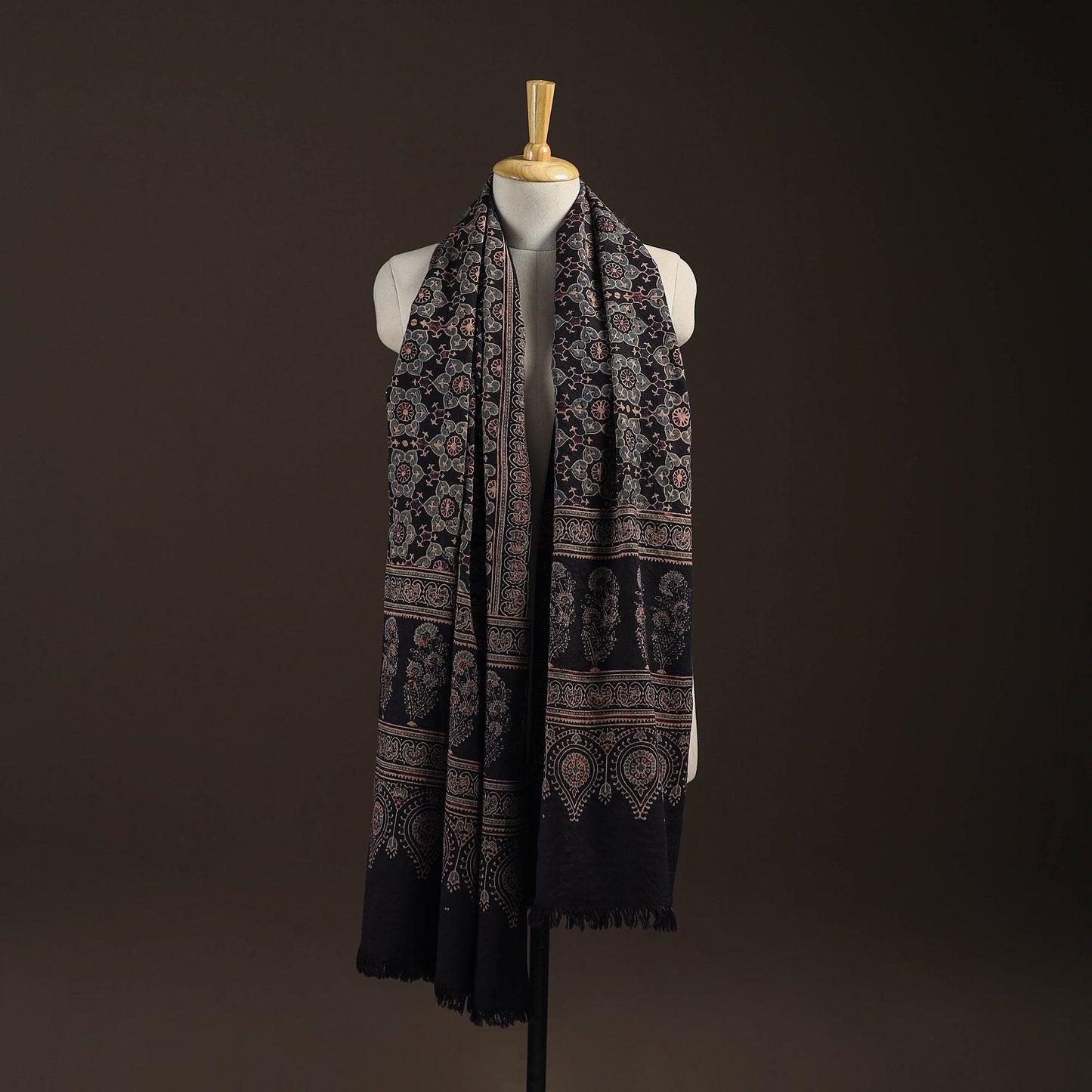 Black - merino wool natural dyed handwoven hand shawl 01