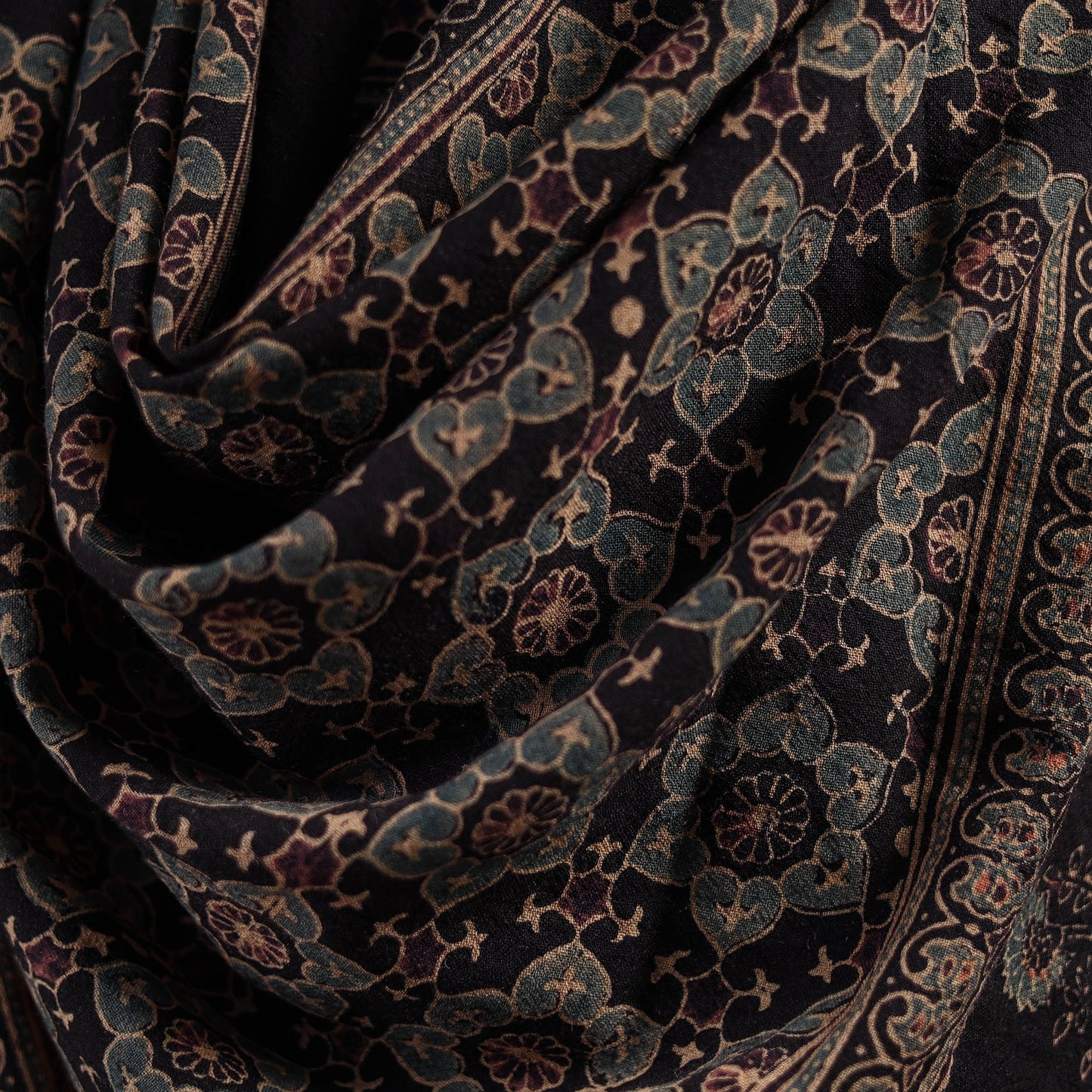 Black - merino wool natural dyed handwoven hand shawl 01