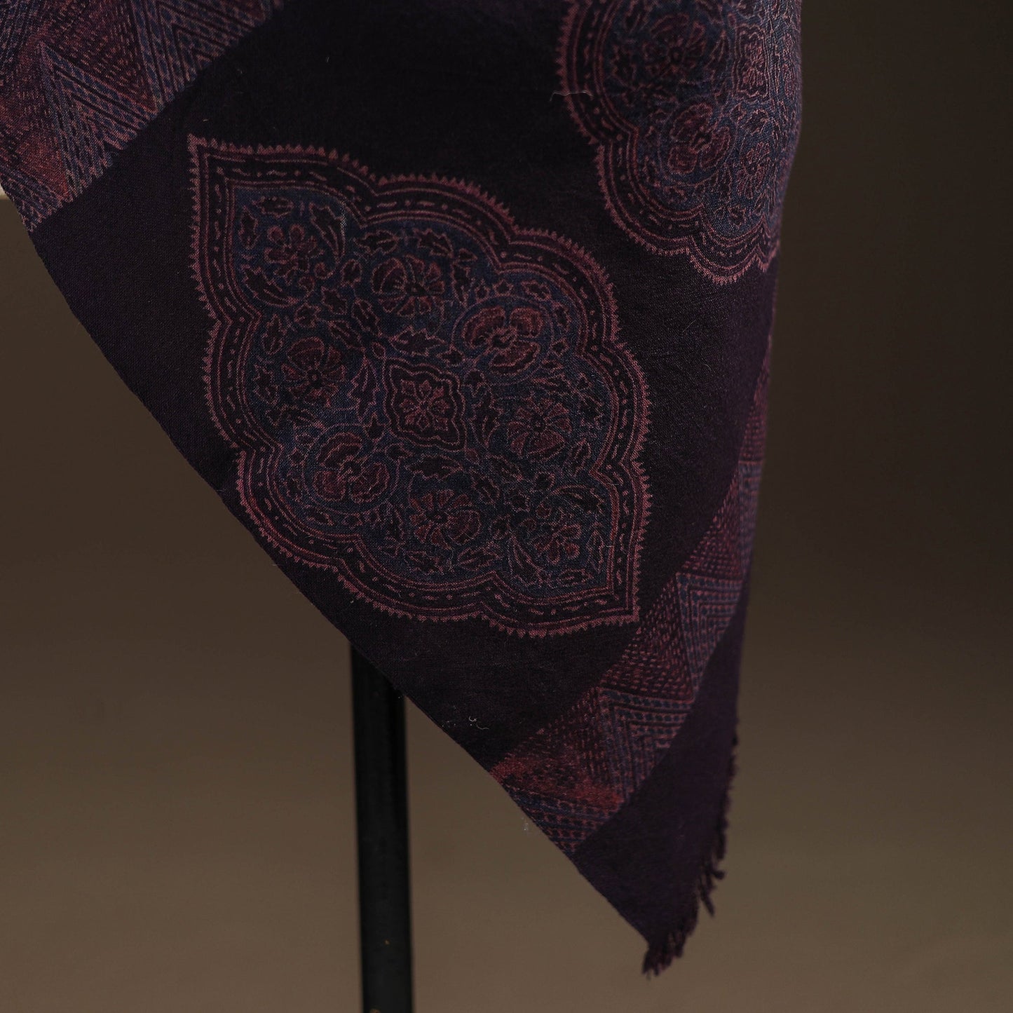 Merino wool natural dyed handwoven hand shawl 09