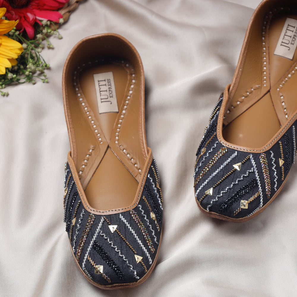 Black Handstitched Embroidered Jutti