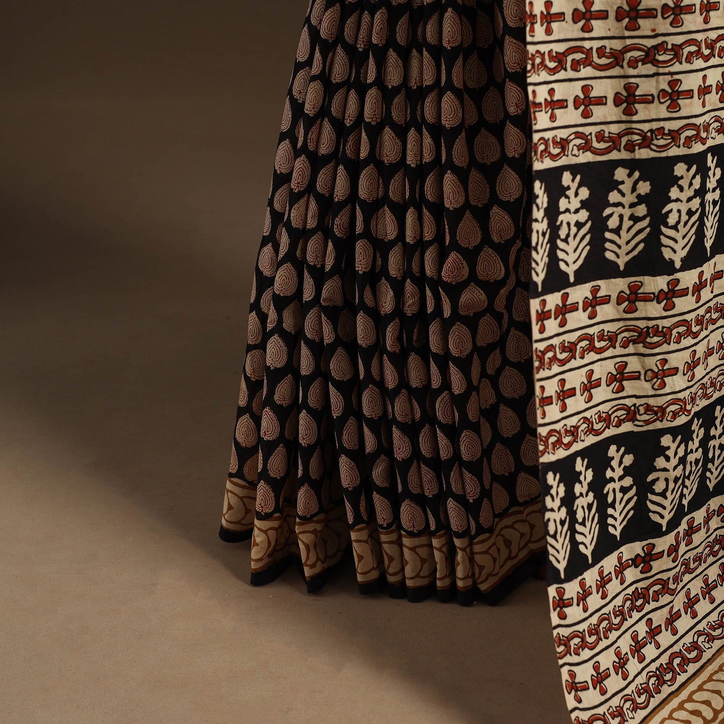 Black - mul cotton hand bagru saree 14 - handcrafted