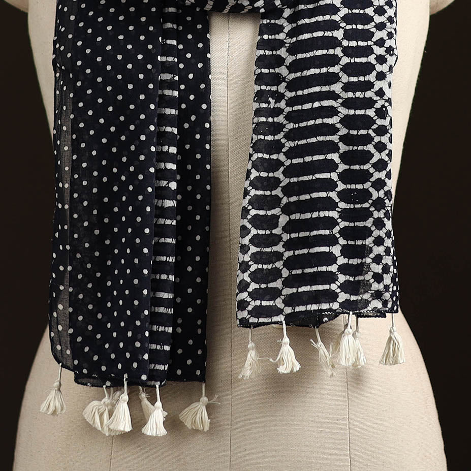 Mul cotton kutch hand batik stole with tassels 10