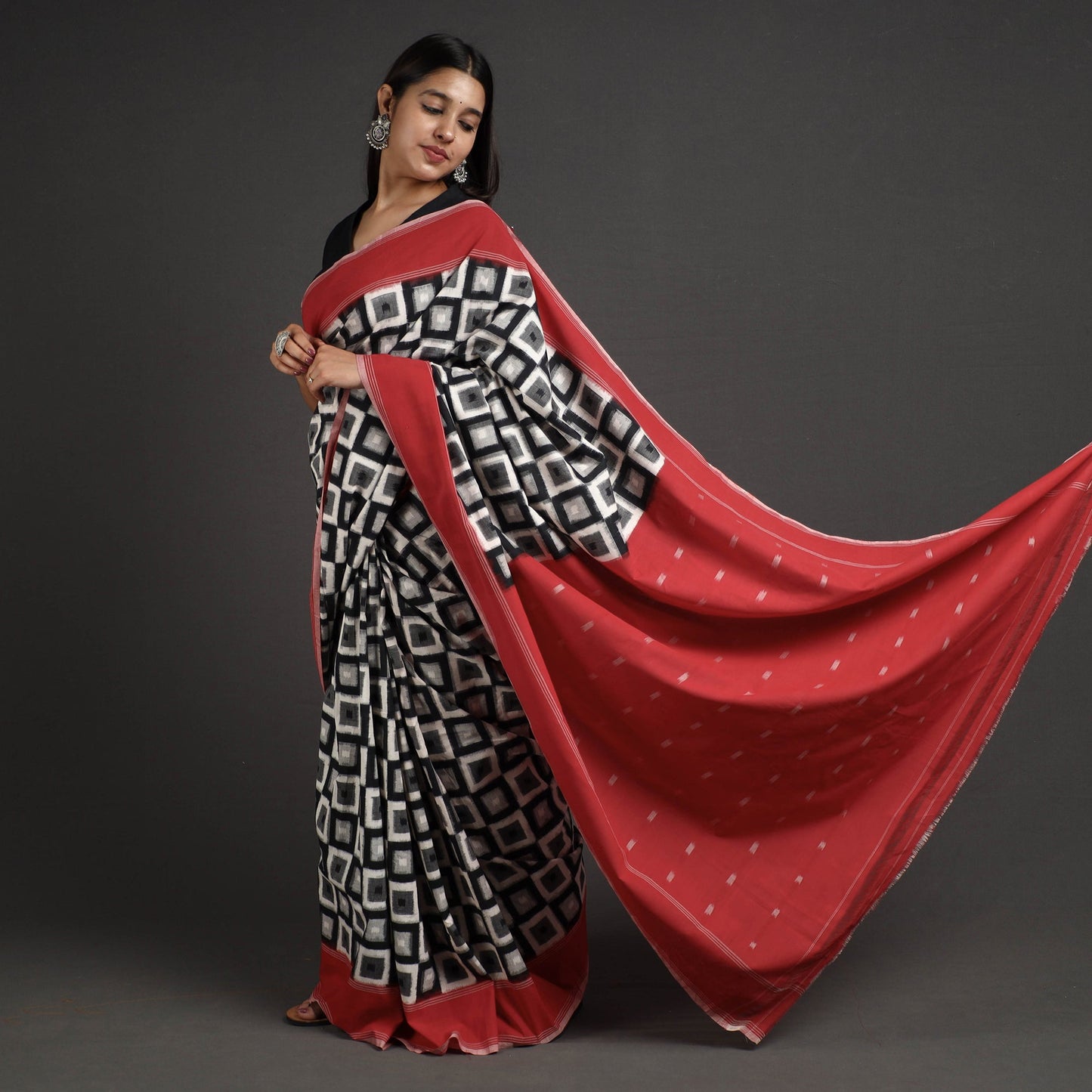 Buy Pochampally Ikat Weave Handloom Cotton Saree l iTokri.com