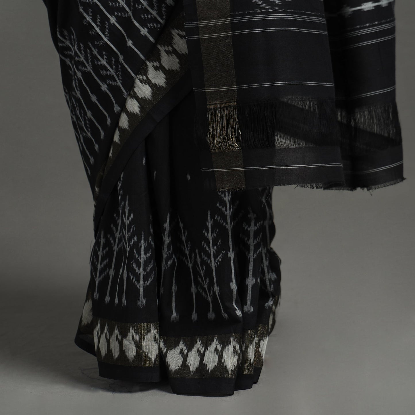 Pochampally Ikat Weave Pure Handloom Cotton Saree 01