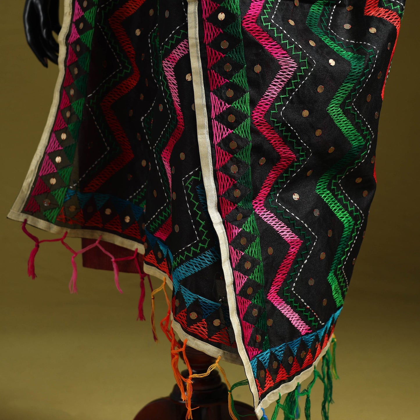 Ranihati chanderi silk zig zag hand embroidery dupatta 07