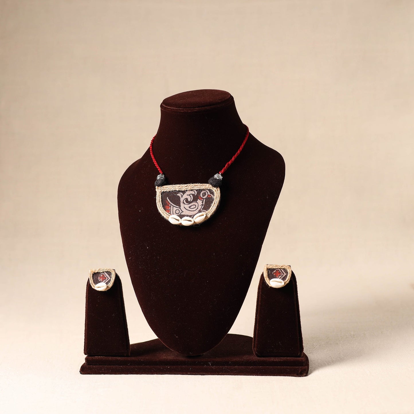 Black Shell Work Fabart Jute Necklace Set