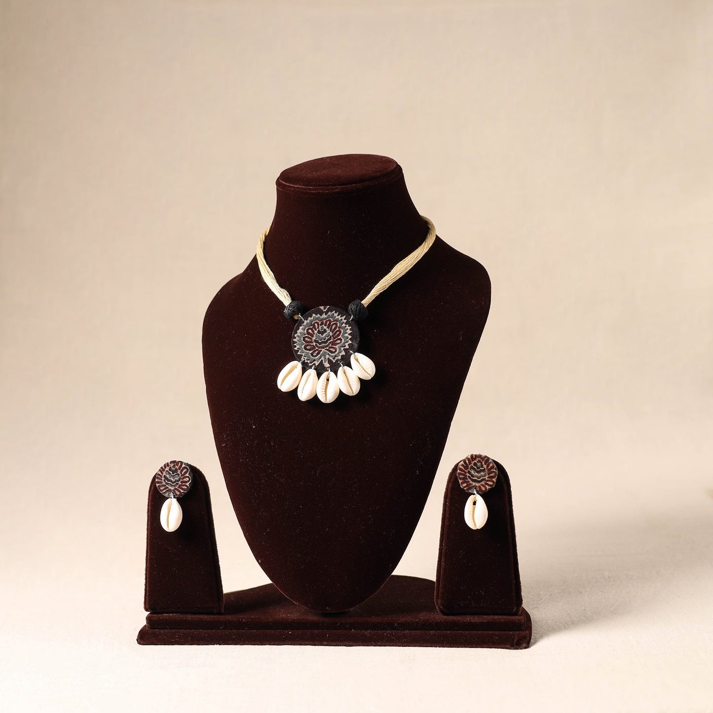 Black Shell Work Fabart Necklace Set