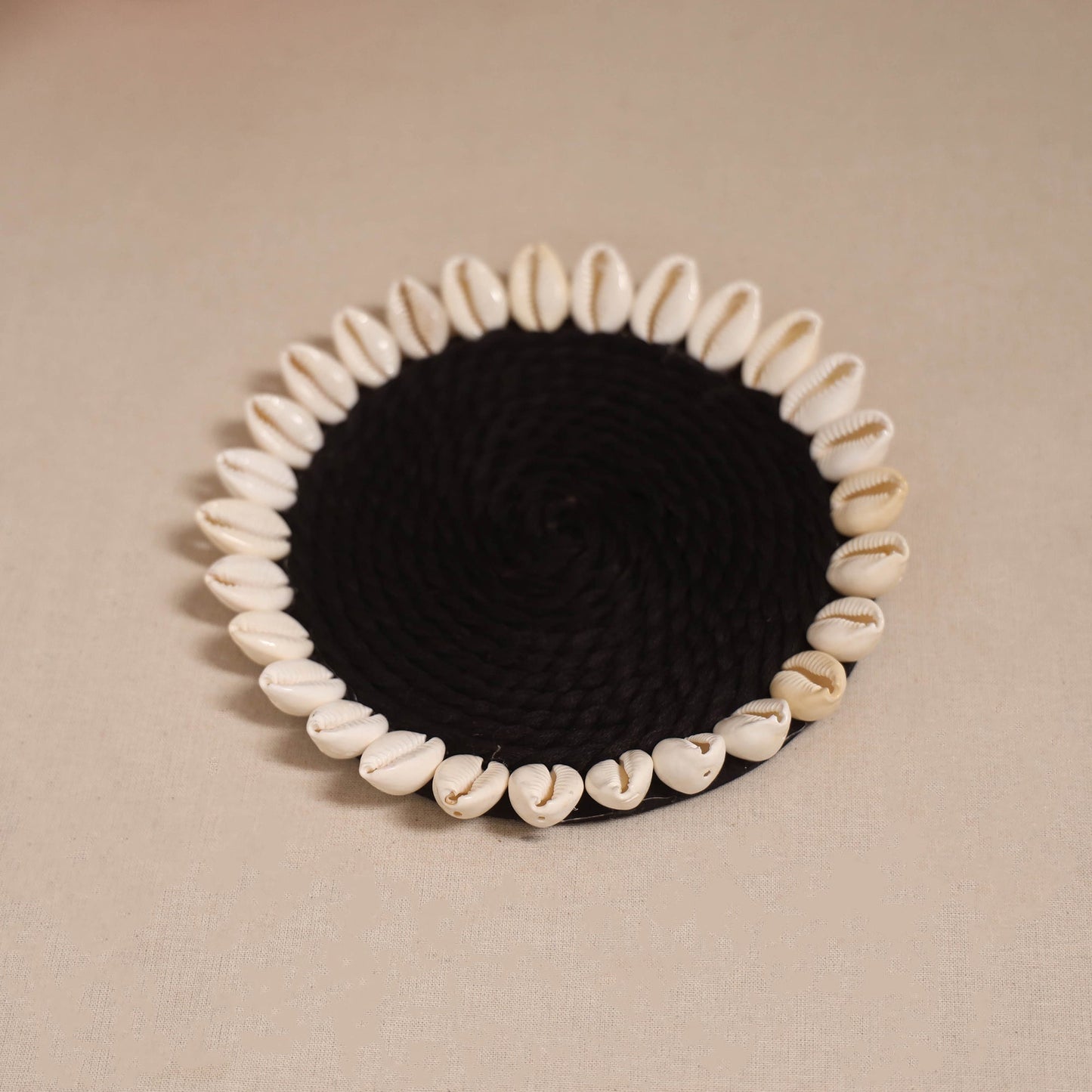 Shell work handcrafted thread coaster 05