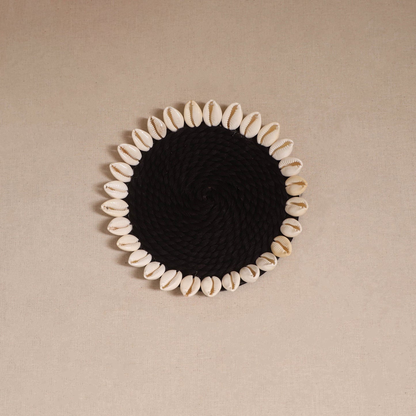 Shell work handcrafted thread coaster 05