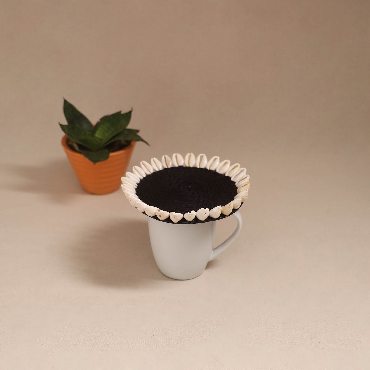 Shell work handcrafted thread coaster 05