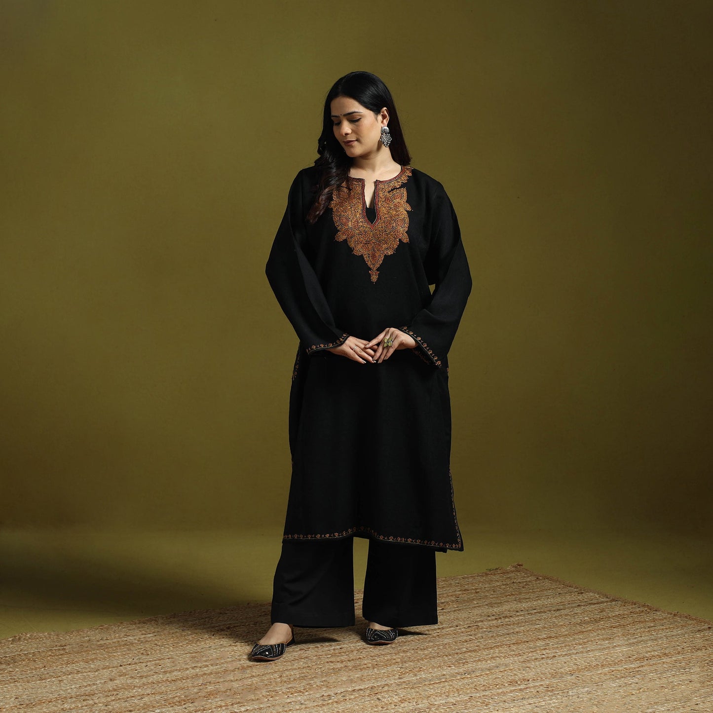 Black - sozni hand embroidery kashmiri merino wool pheran