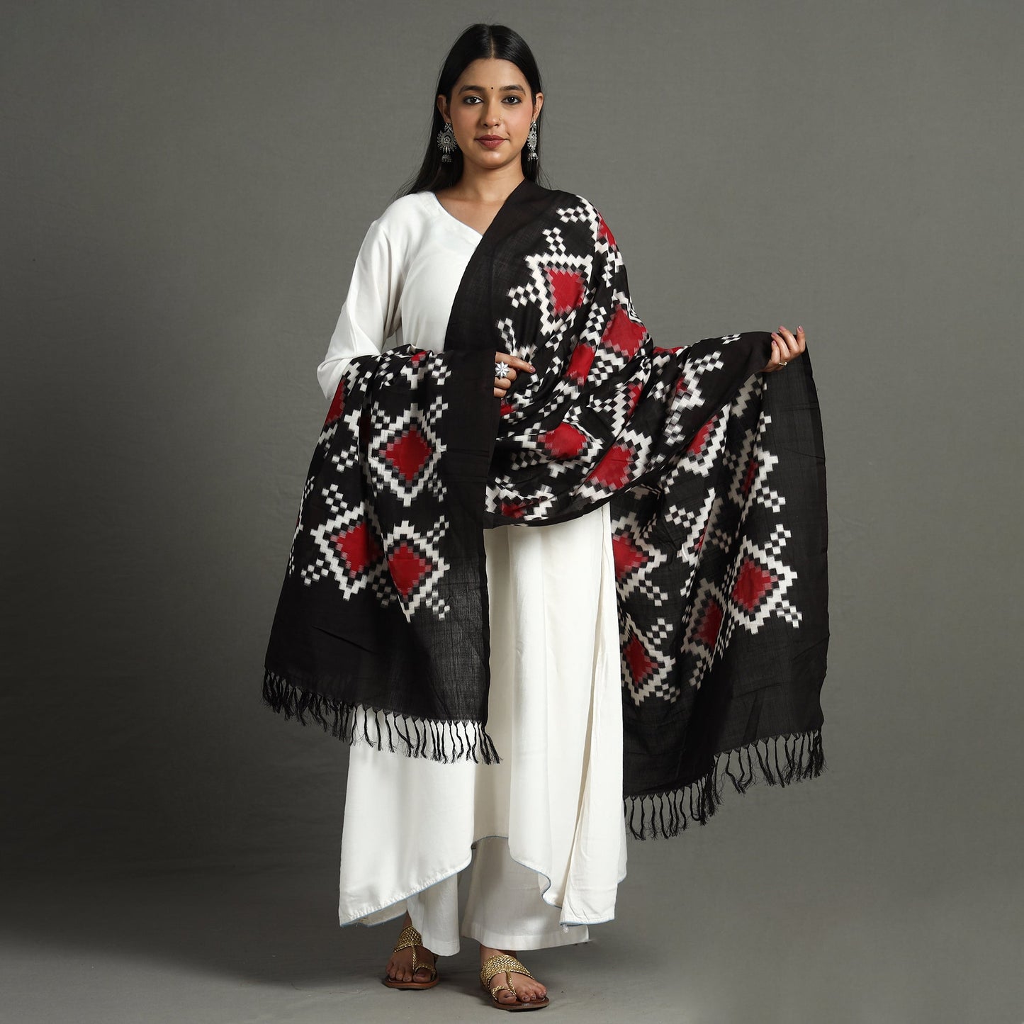 Telia Rumal Pochampally Double Ikat Cotton Handloom Dupatta