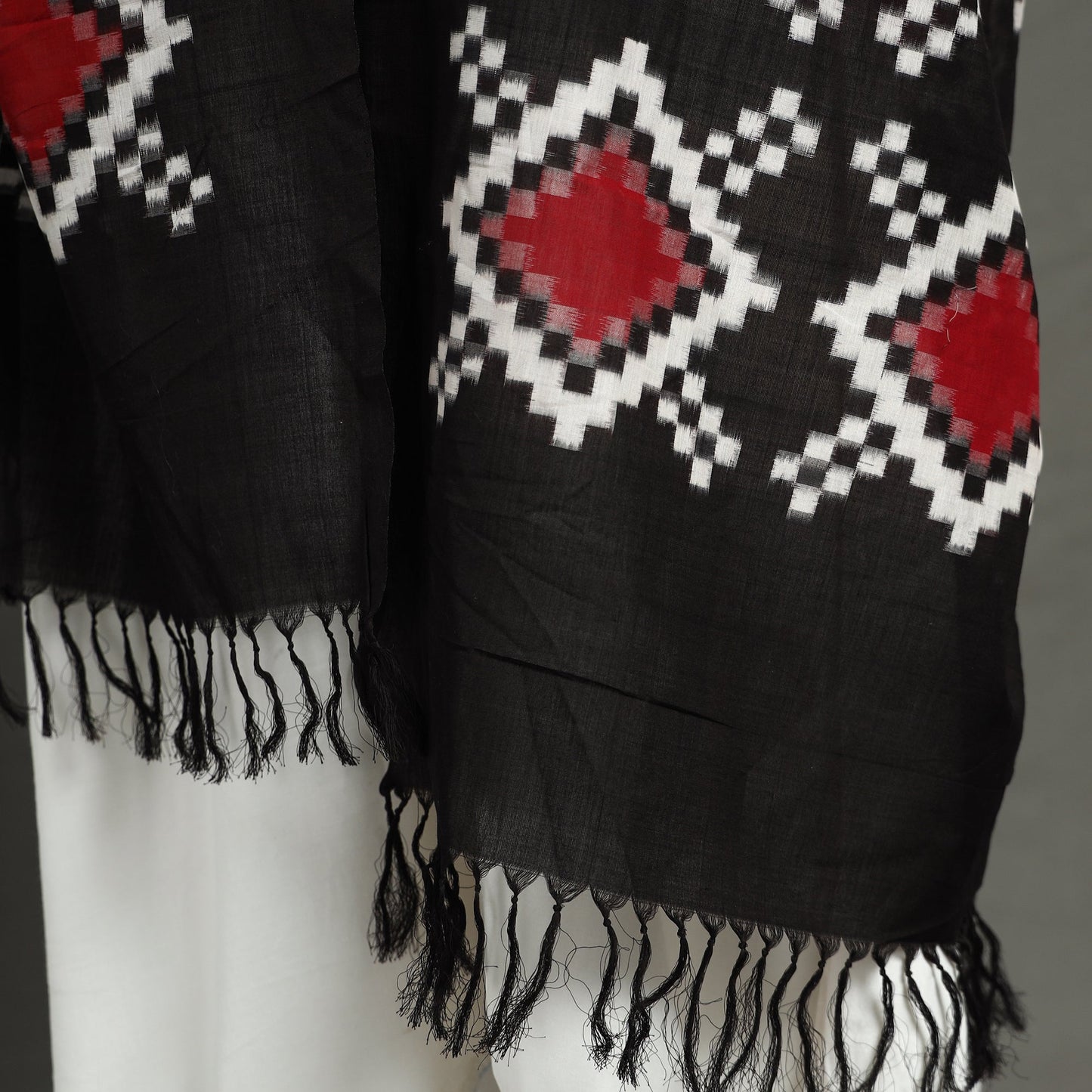 Telia Rumal Pochampally Double Ikat Cotton Handloom Dupatta