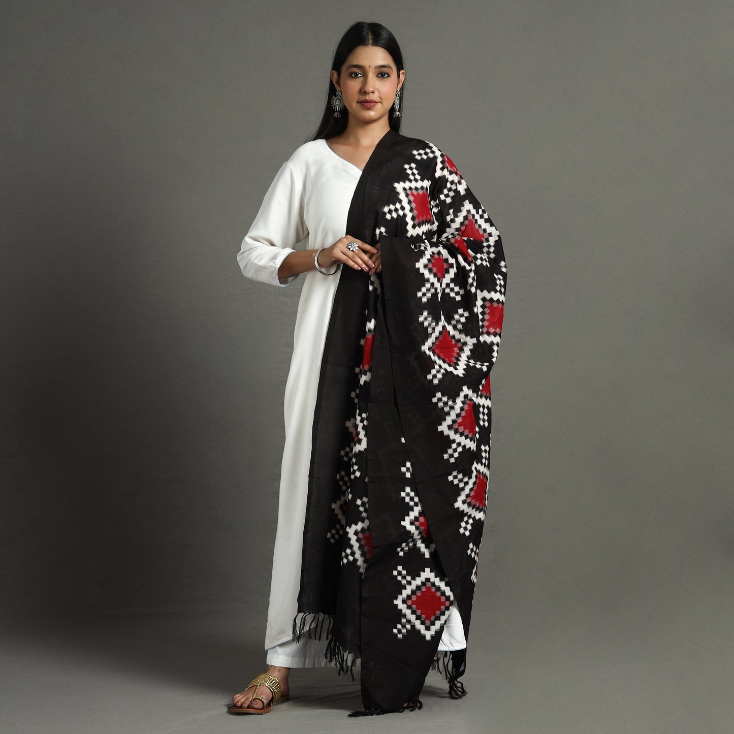 Telia Rumal Pochampally Double Ikat Cotton Handloom Dupatta