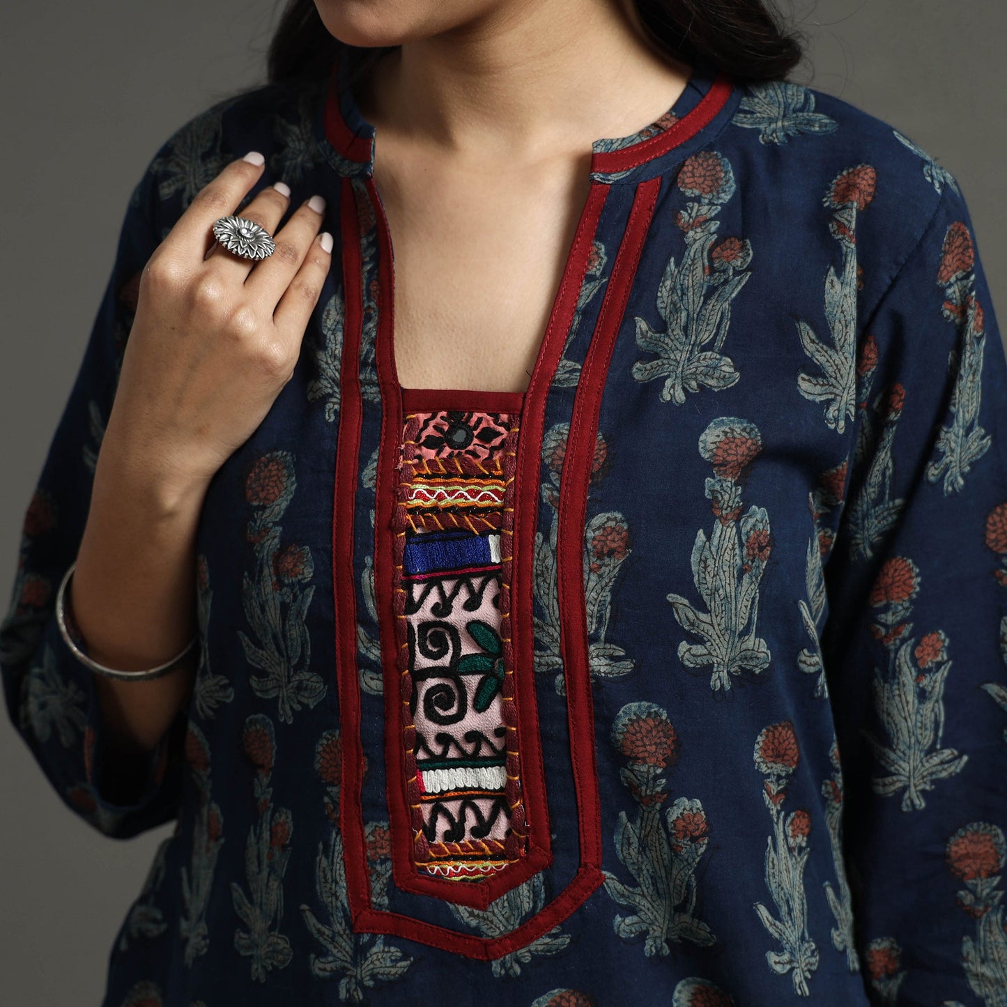 Buy Akola Hand Block Printed Cotton Straight Kurta with Kutch Embroidery Patchwork Online at iTokri.com