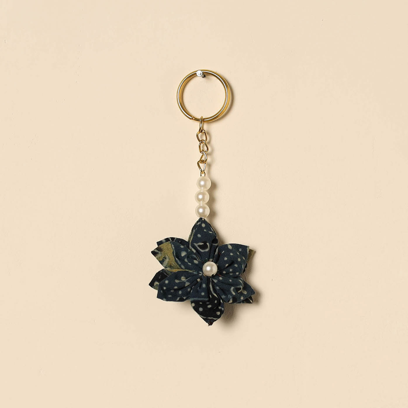 Beaded fabart flower keychain 01 - handcrafted