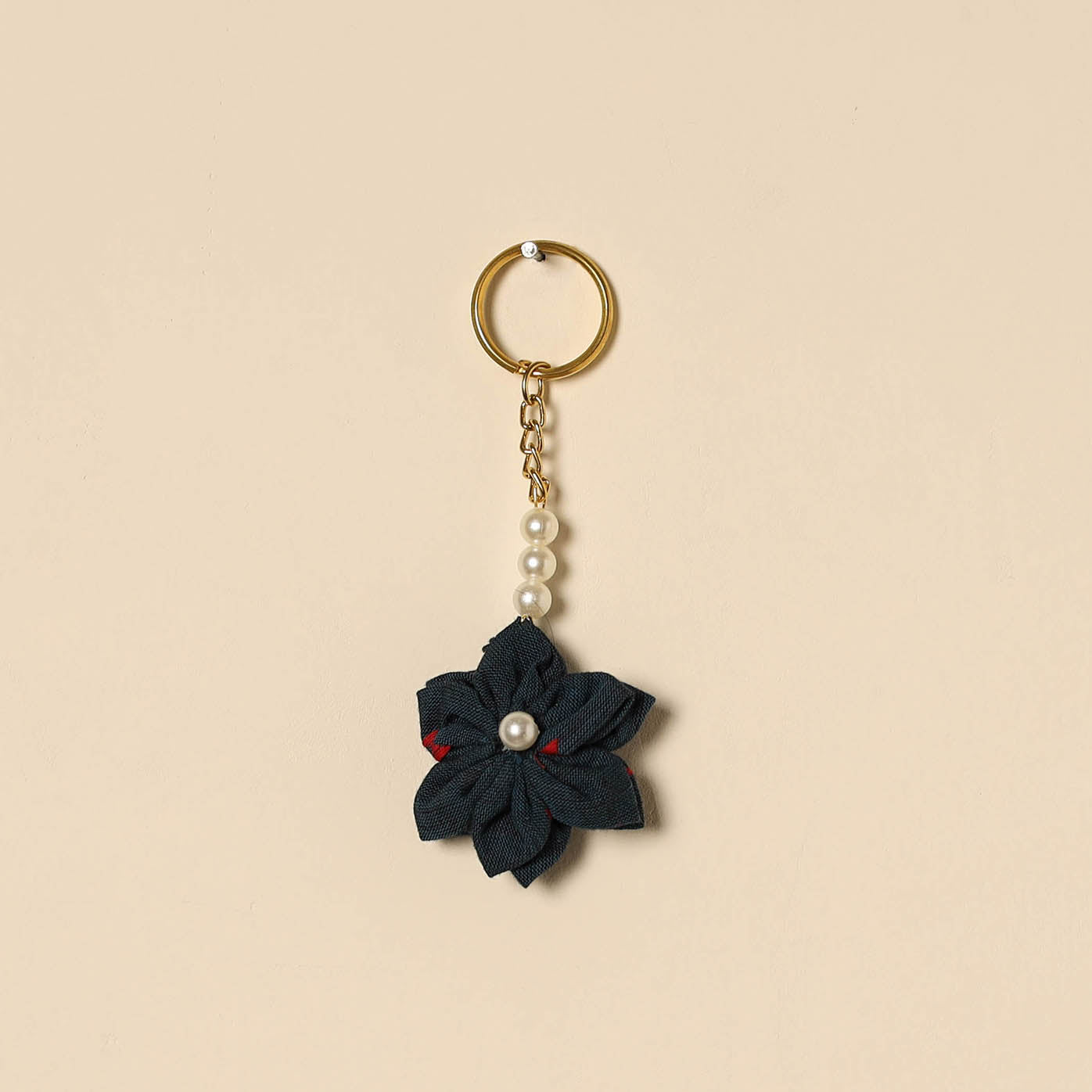 Beaded fabart flower keychain 06 - handcrafted