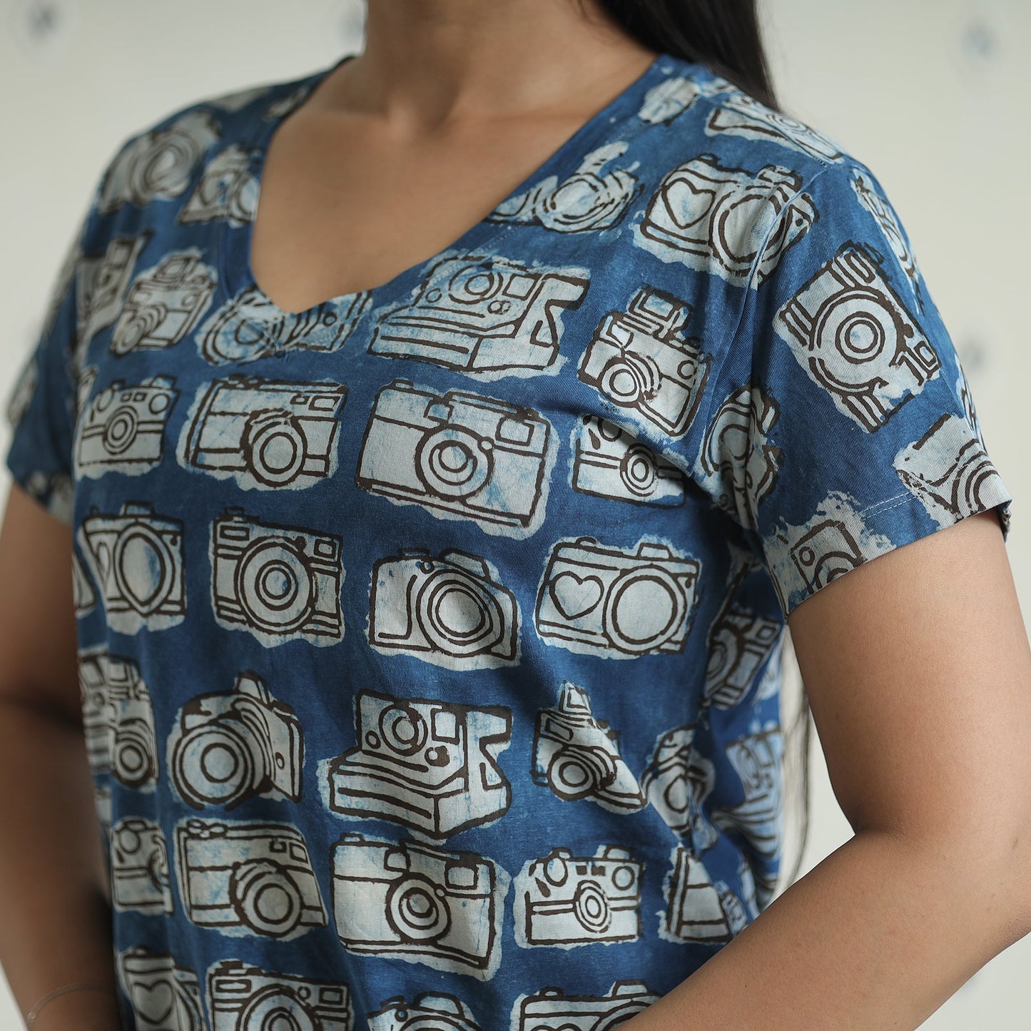 Bindaas Block Art Printed Cotton Women V Neck T-shirt 01
