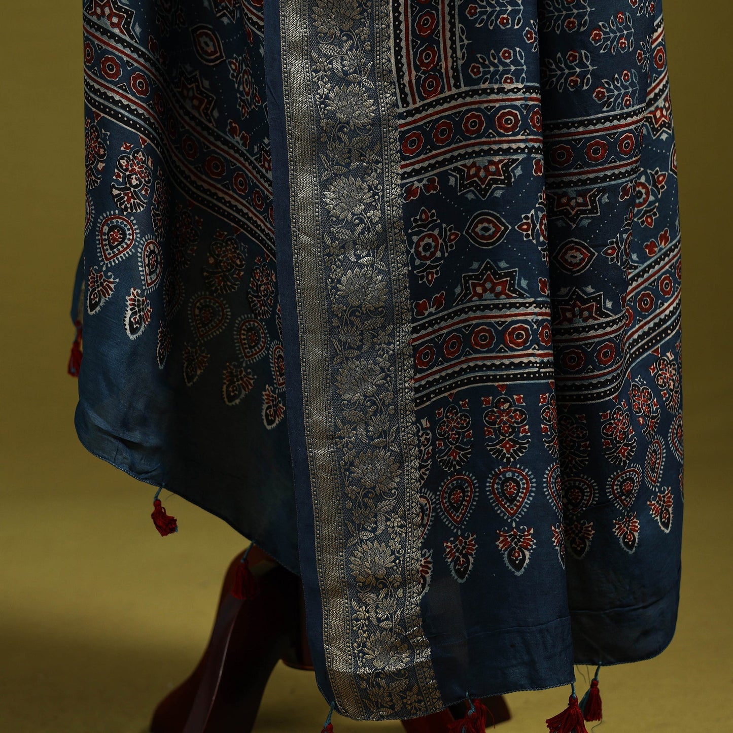 Hand natural dyed dola silk zari border dupatta