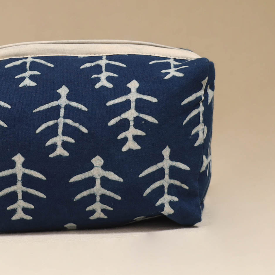 Handcrafted fabric toiletry bag 05