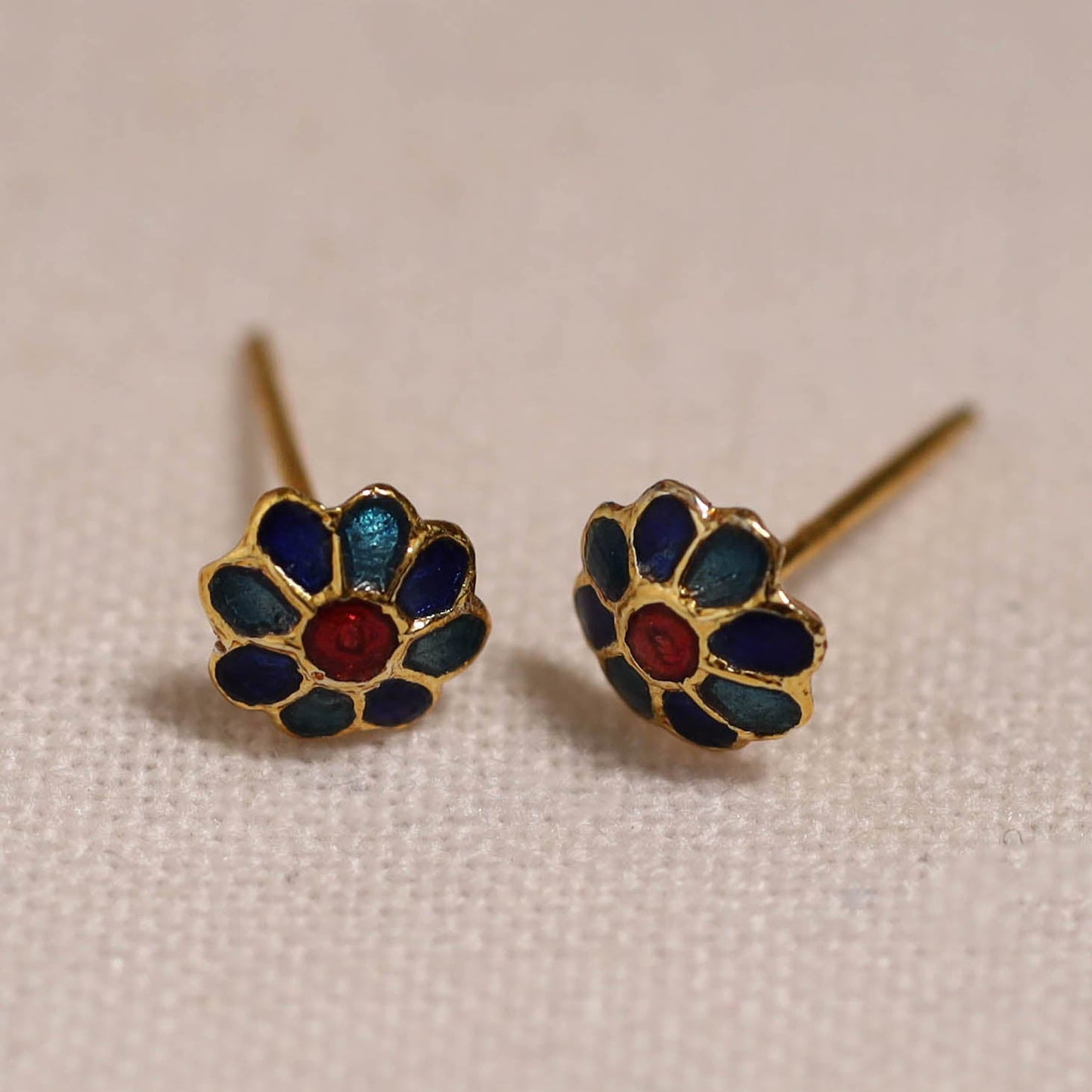 Handcrafted paka meenakari stud earrings 04