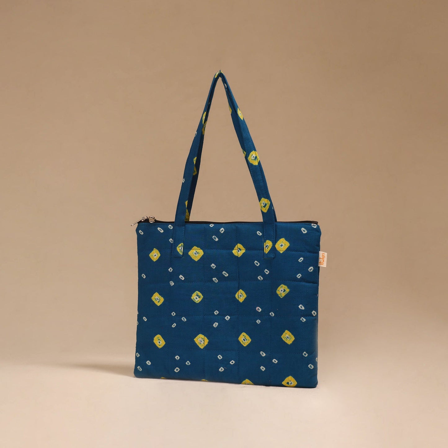 Handcrafted quilted handbag 08