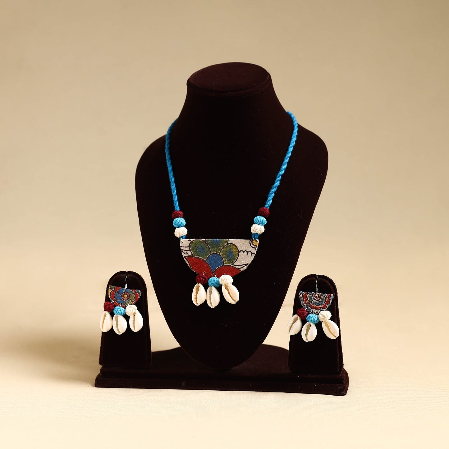 Handmade Fabart Shell Necklace Set