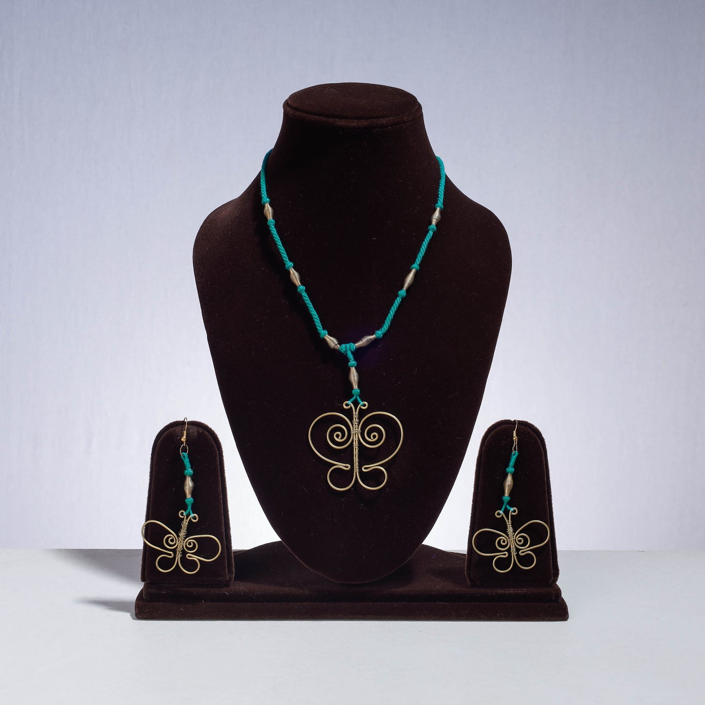 Handmade Patwa Threadwork Brass Necklace Set Online at iTokri.com