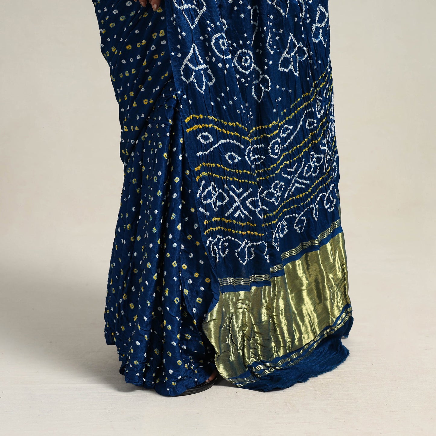 Kutch Tie-Dye Gajji Silk Bandhani Saree with Blouse Piece