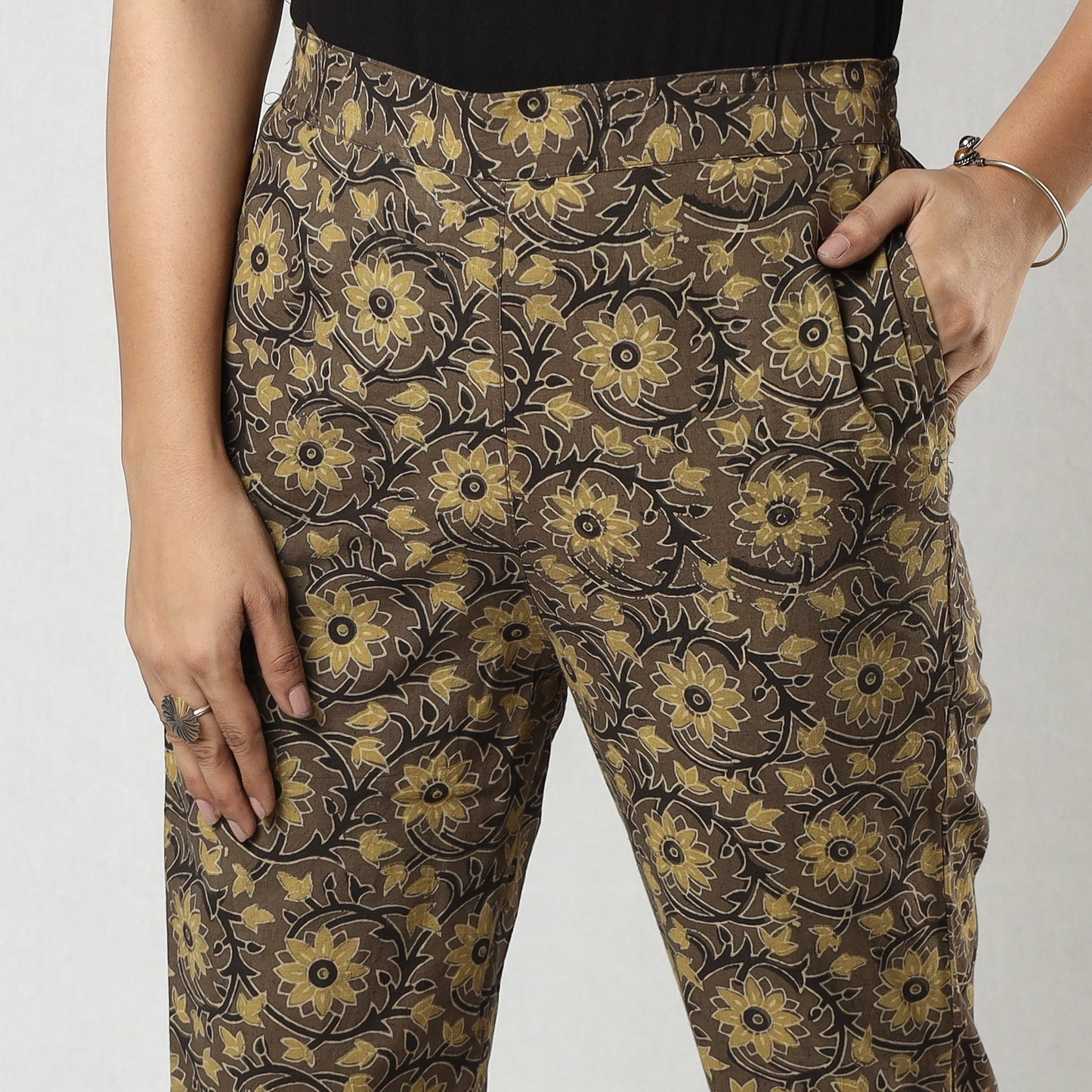 Brown printed cotton tapered casual pant for women